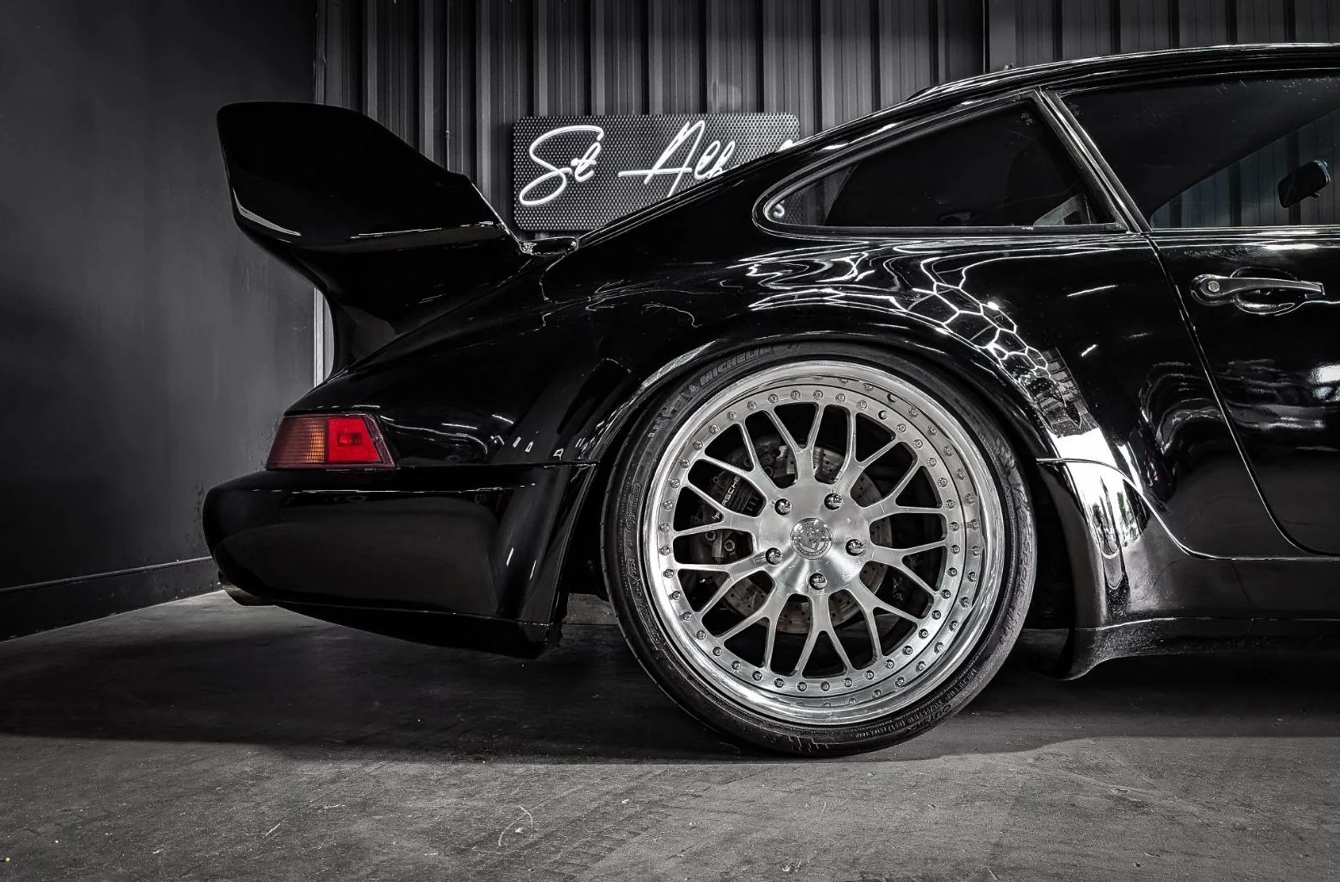mph004_390617441_36435187_02483_1979_porsche_911_041_a2dba80129