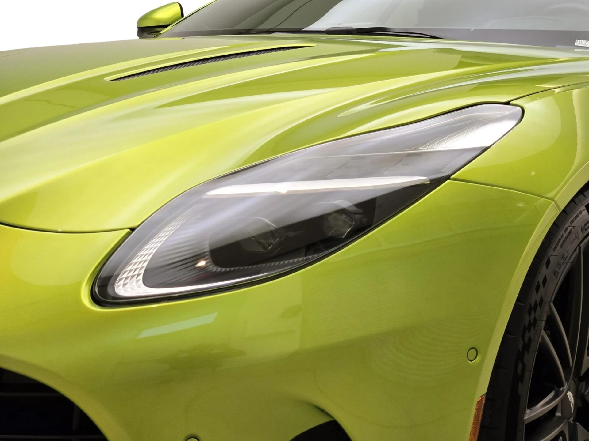 mph004_3907533778_Used_2024_Aston_Martin_DB_12_1771052406_77a367f8f5