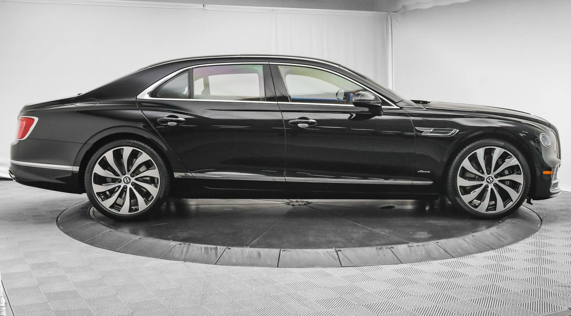 mph004_3912106741_Used_2023_Bentley_Flying_Spur_Azure_1755332853_59bf730d0f