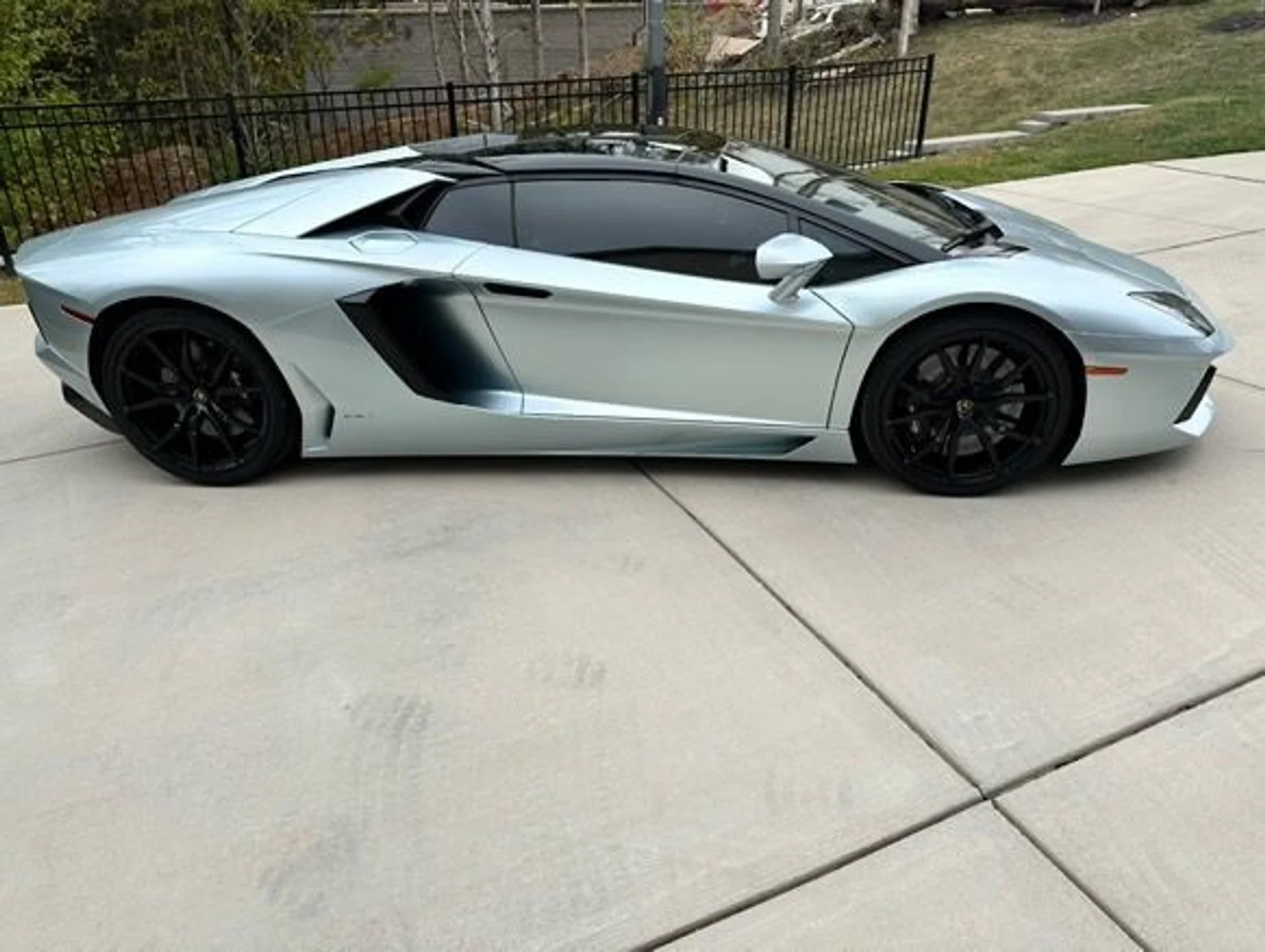 mph004_3914049217_Used_2013_Lamborghini_Aventador_LP_700_4_1760373123_e9e9fb94bd
