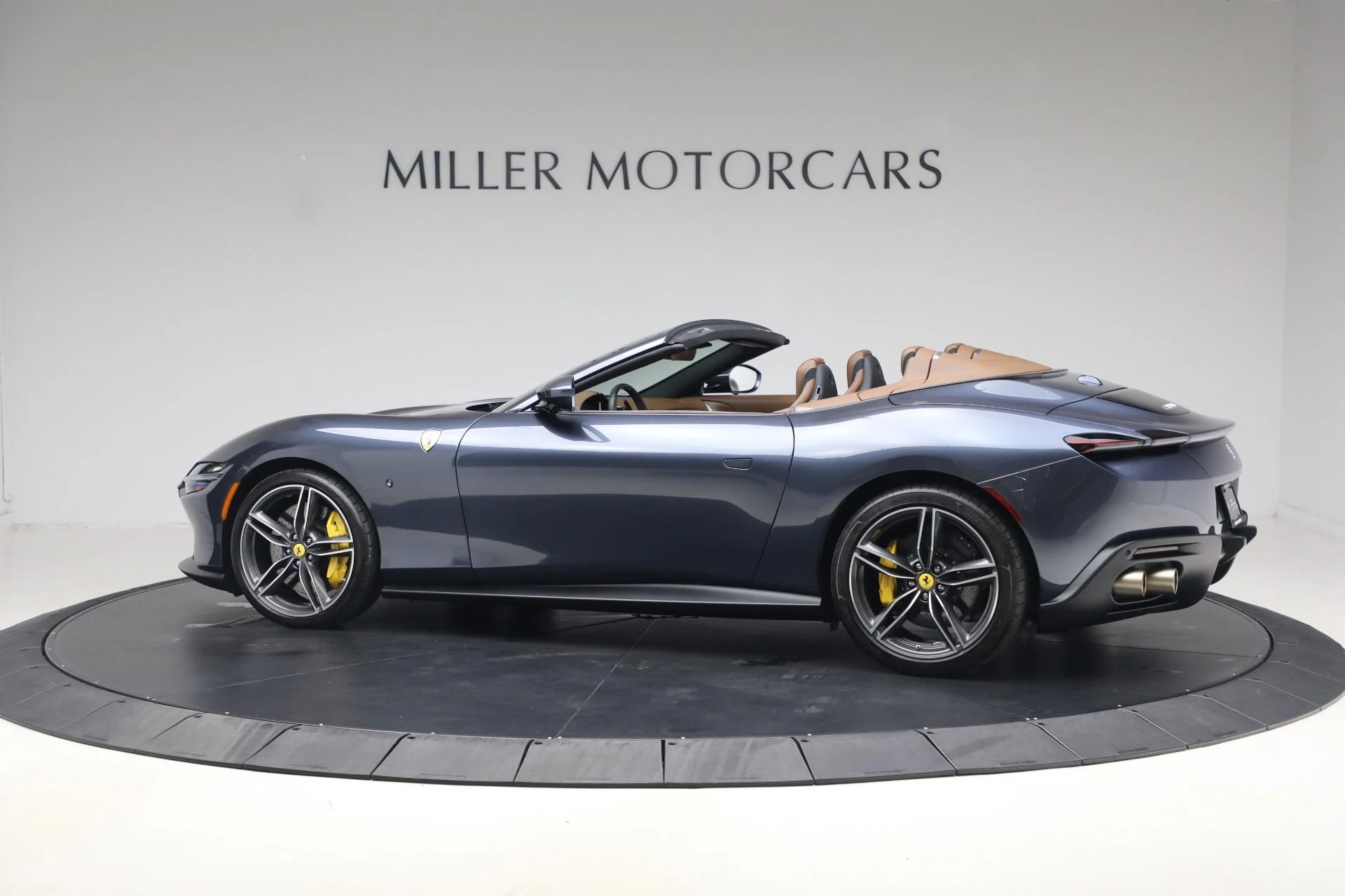 mph004_3918381867_Used_2025_Ferrari_Roma_Spider_1793294137_1895aba5db