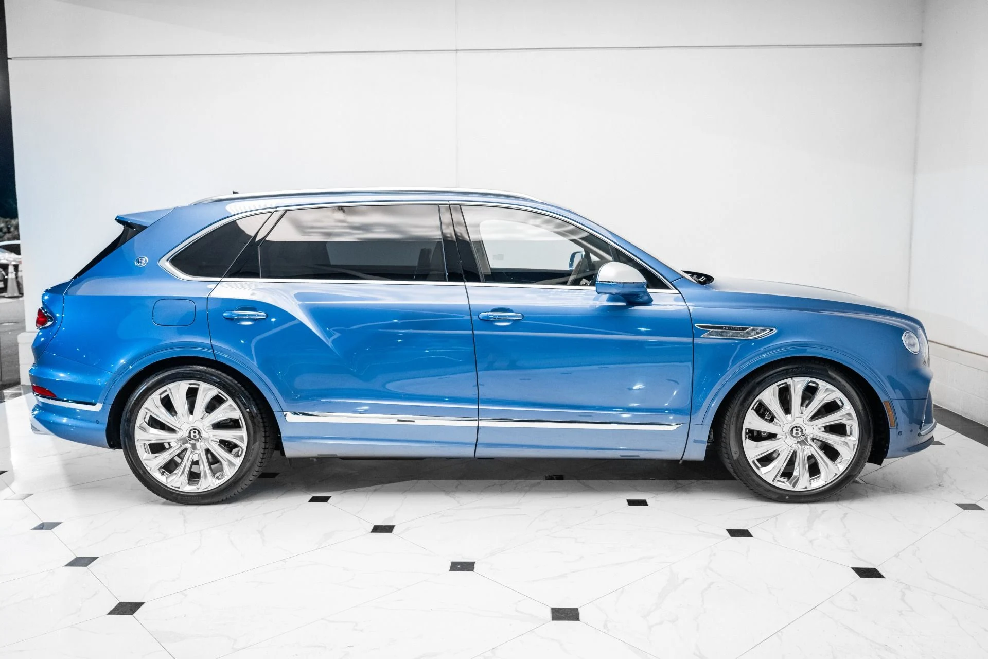 mph004_3920338419_Used_2025_Bentley_Bentayga_EWB_Mulliner_V8_1748092723_a27157d16a