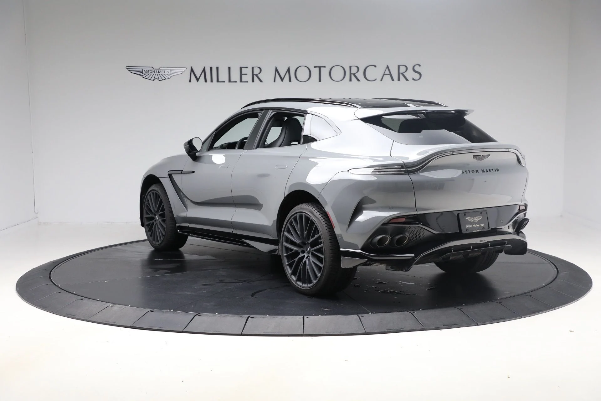 mph004_3922467825_New_2025_Aston_Martin_DBX_707_1762018387_1cb7b92afc