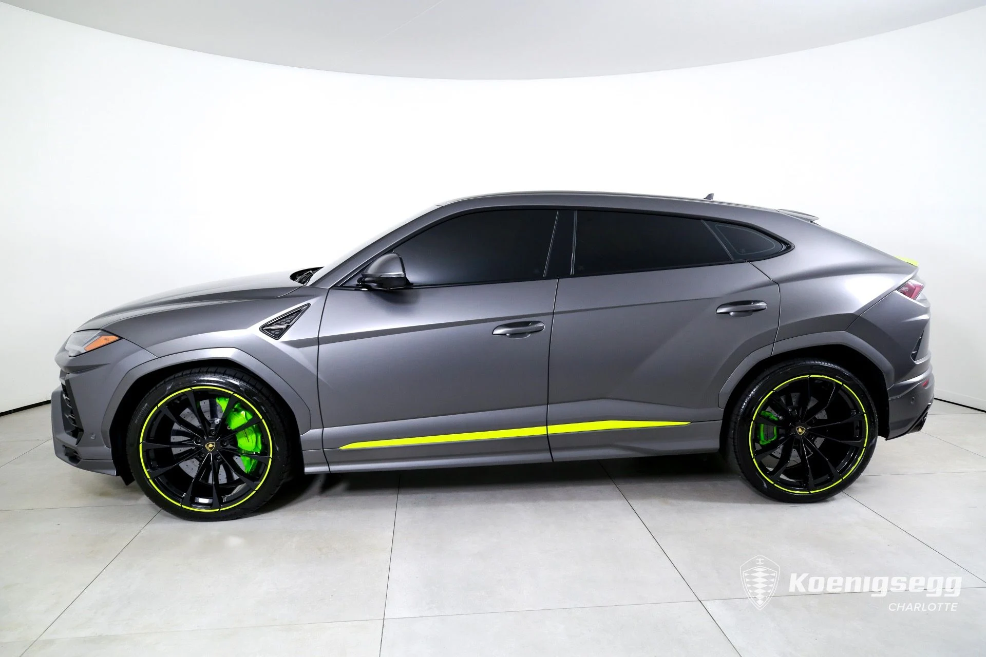 mph004_3924803307_Used_2022_Lamborghini_Urus_GRAPHITE_CAPSULE_1761055774_52434f5006