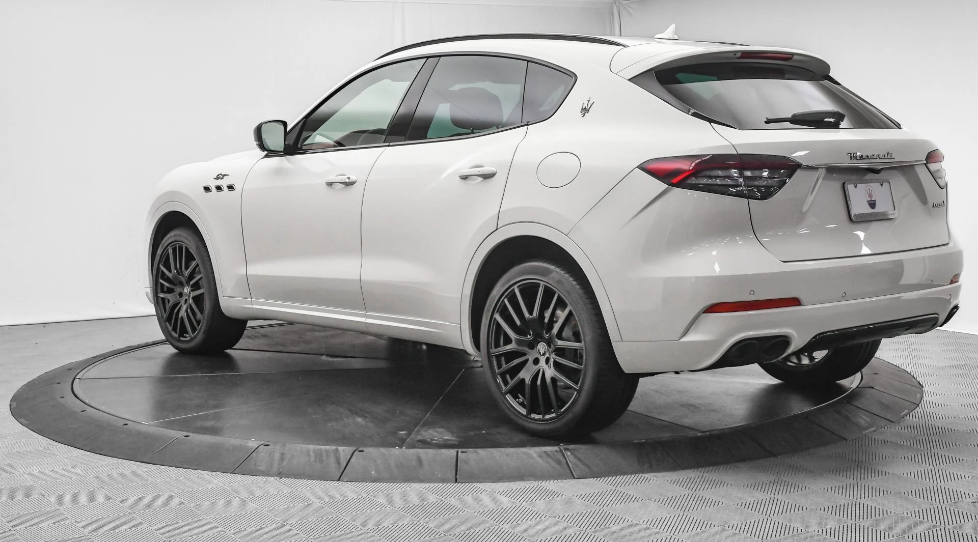 mph004_3935100470_Used_2022_Maserati_Levante_GT_1755331884_b5ca52a383