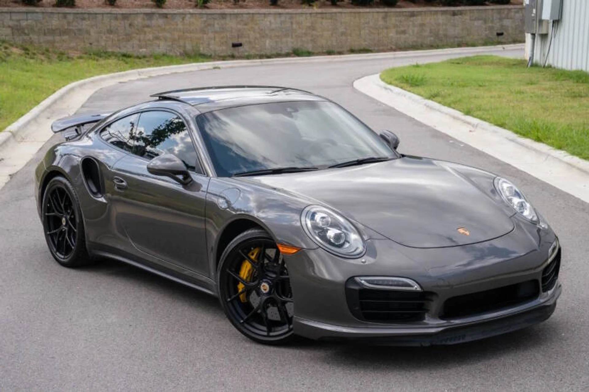 mph004_396371244_2016_porsche_911_turbo_s_awd_2dr_coupe_9ac2728cc7