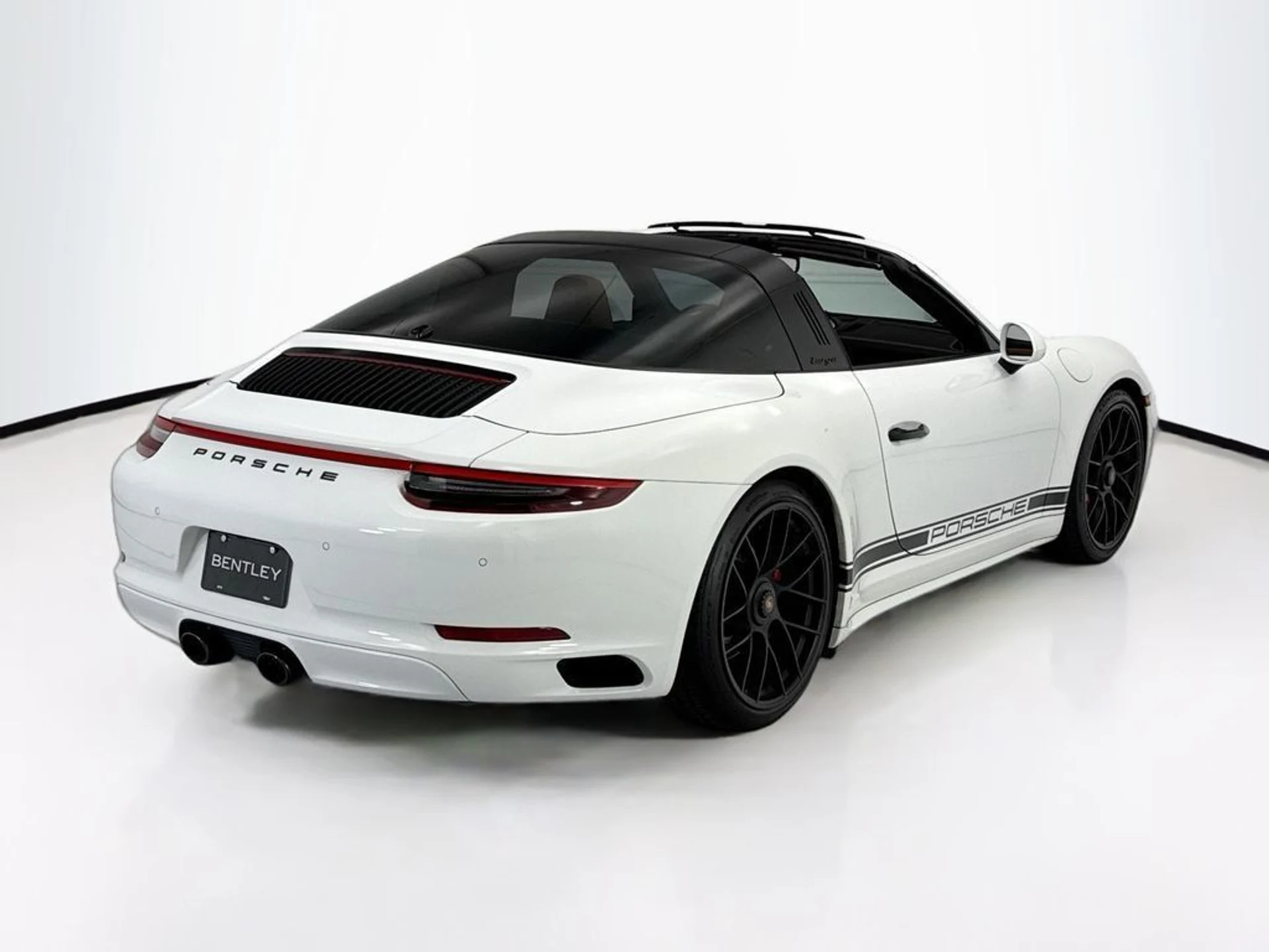 mph004_3978959876_used_2019_porsche_911_targa4s_8119_23031857_5_1024_9d3e36cb24