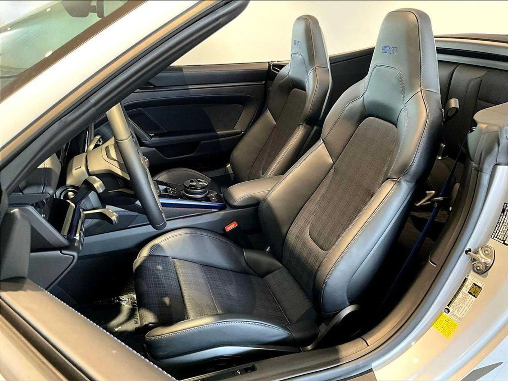 mph004_3981092163_4_Rea_W2_W3_Rkn2_W_We_KD_Xo_T_Il_T1c_604dd5f367