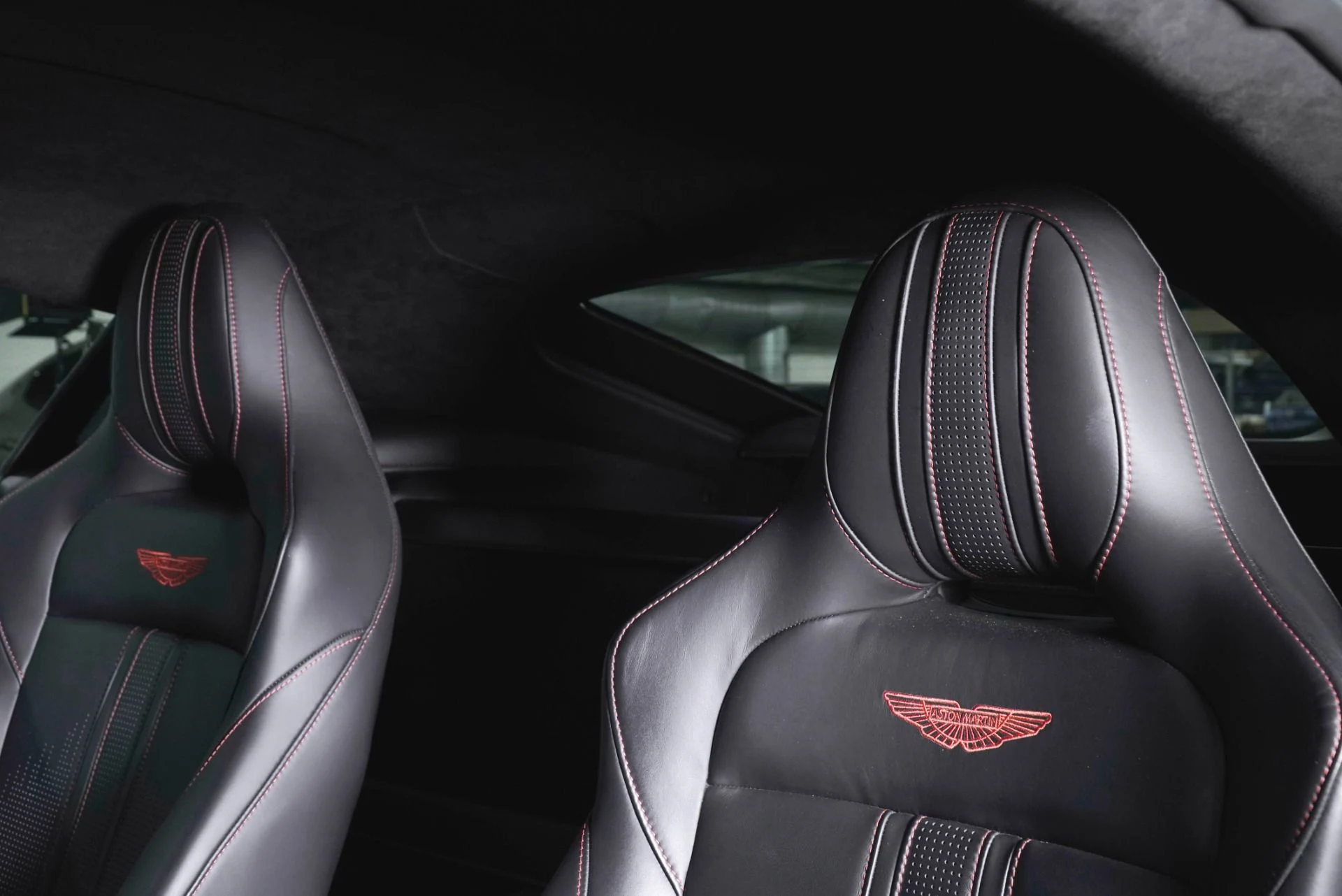 mph004_3988718274_Used_2023_Aston_Martin_Vantage_1779907330_d3ce173415