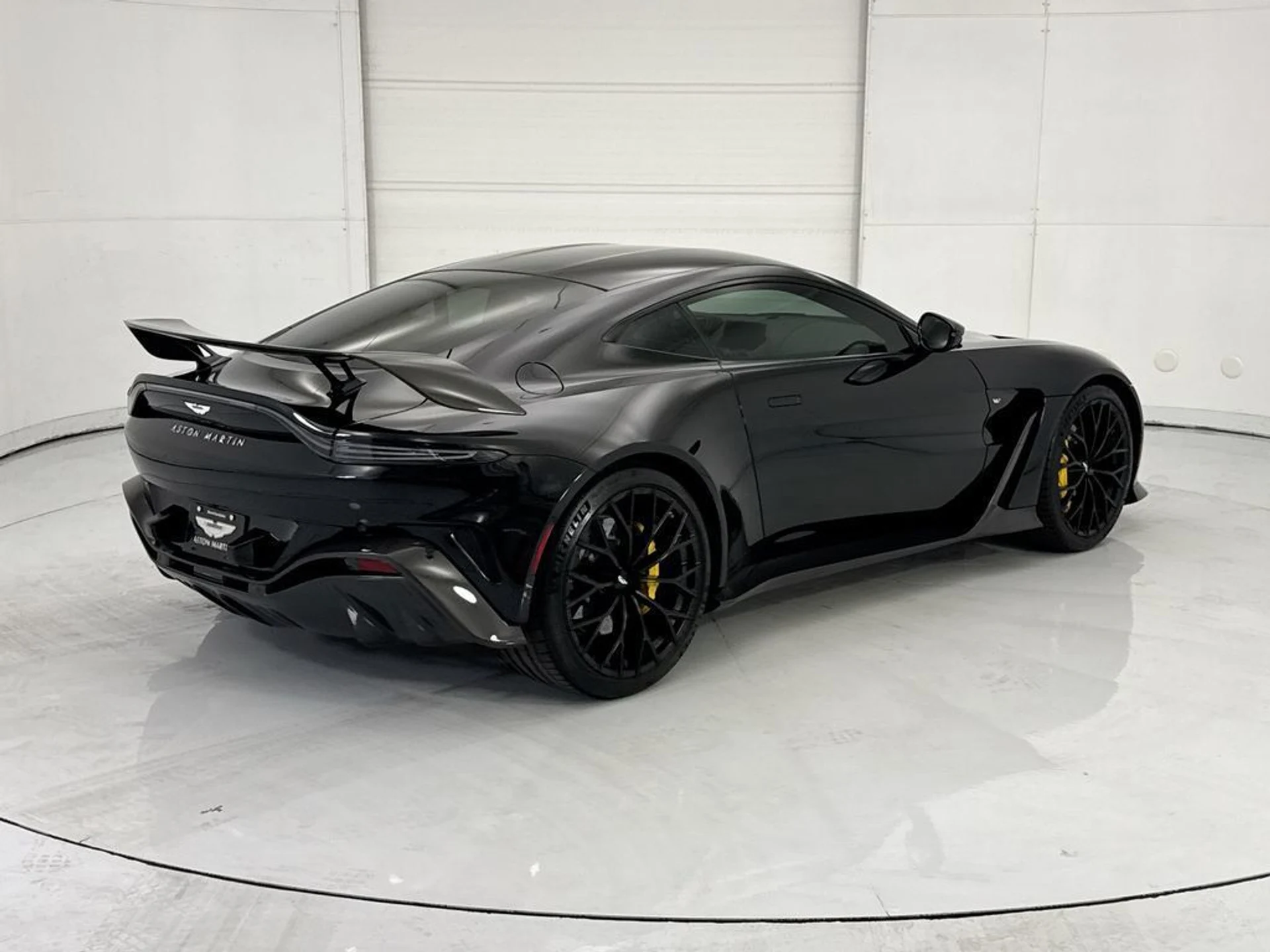 mph004_3992194979_used_2023_aston_martin_vantage_v12coupe_8119_23004338_5_1024_28f49d609c