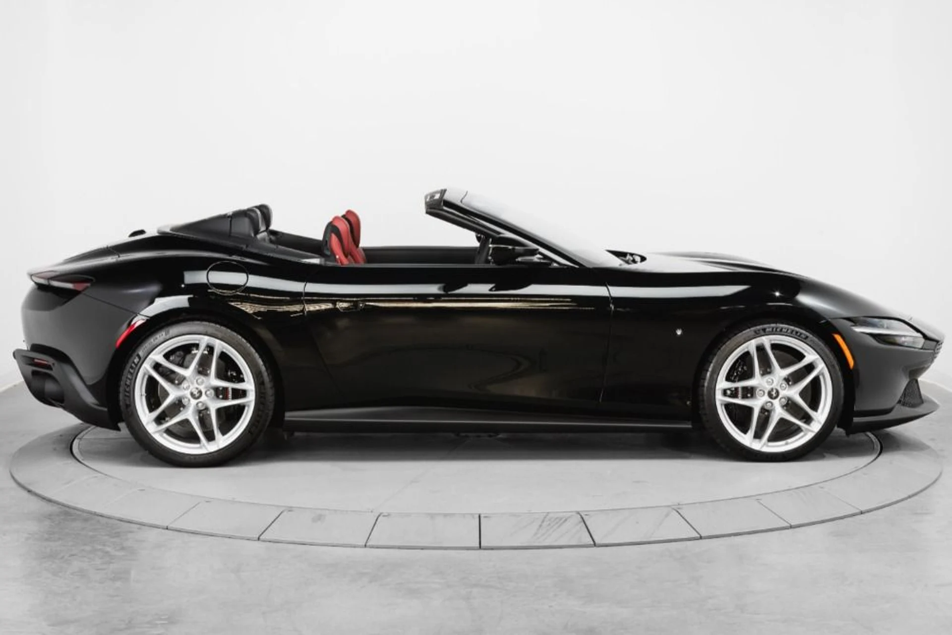 mph004_39946591_Used_2024_Ferrari_Roma_Spider_1d63701769