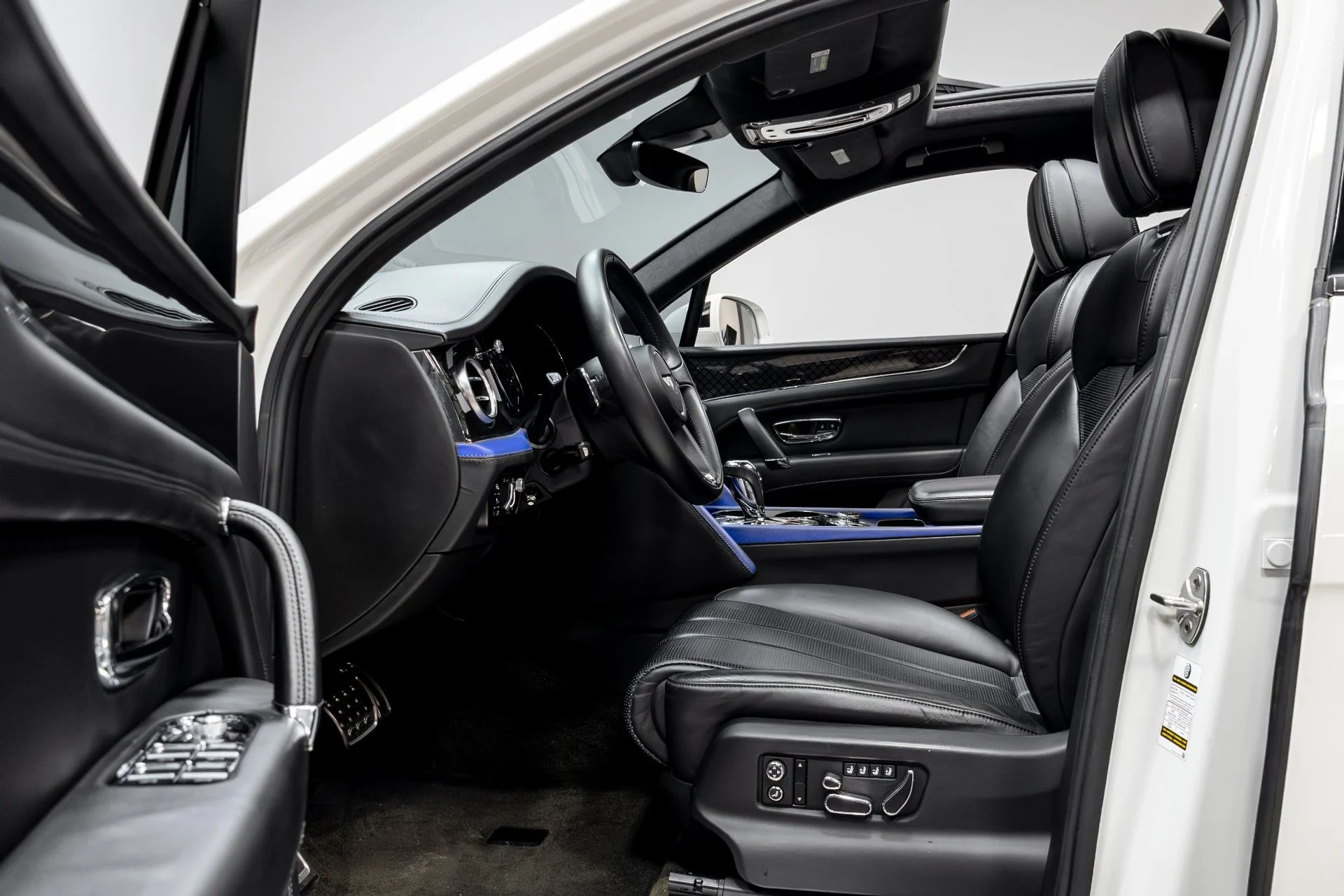 mph004_4013353191_Used_2020_Bentley_Bentayga_V8_1770245140_e21a2b0d61