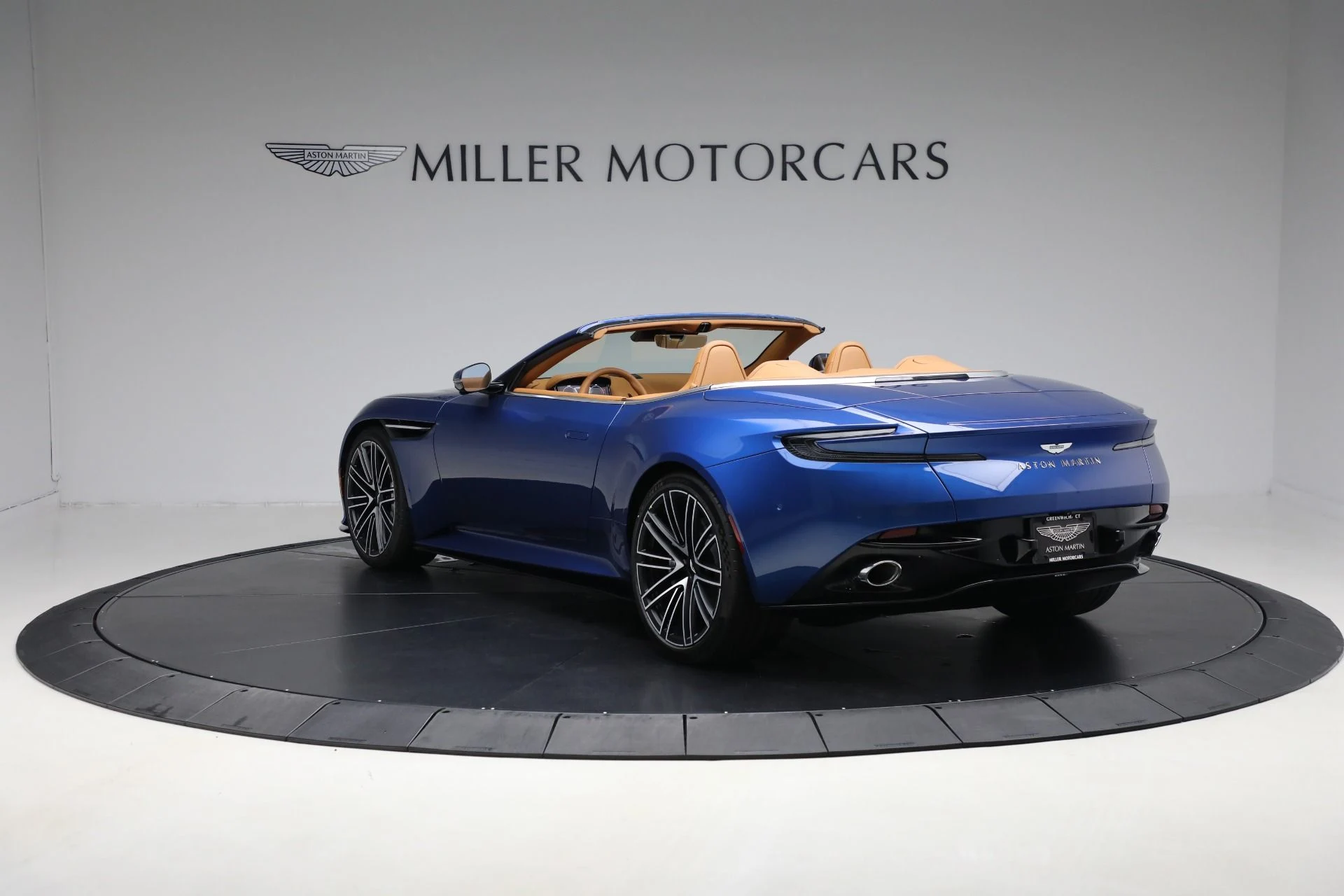 mph004_401349073_New_2025_Aston_Martin_DB_12_Volante_b474782341