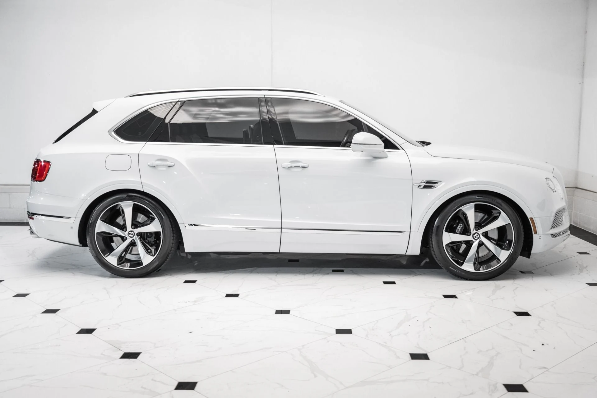 mph004_4019433655_Used_2019_Bentley_Bentayga_V8_1759420865_650f676fde