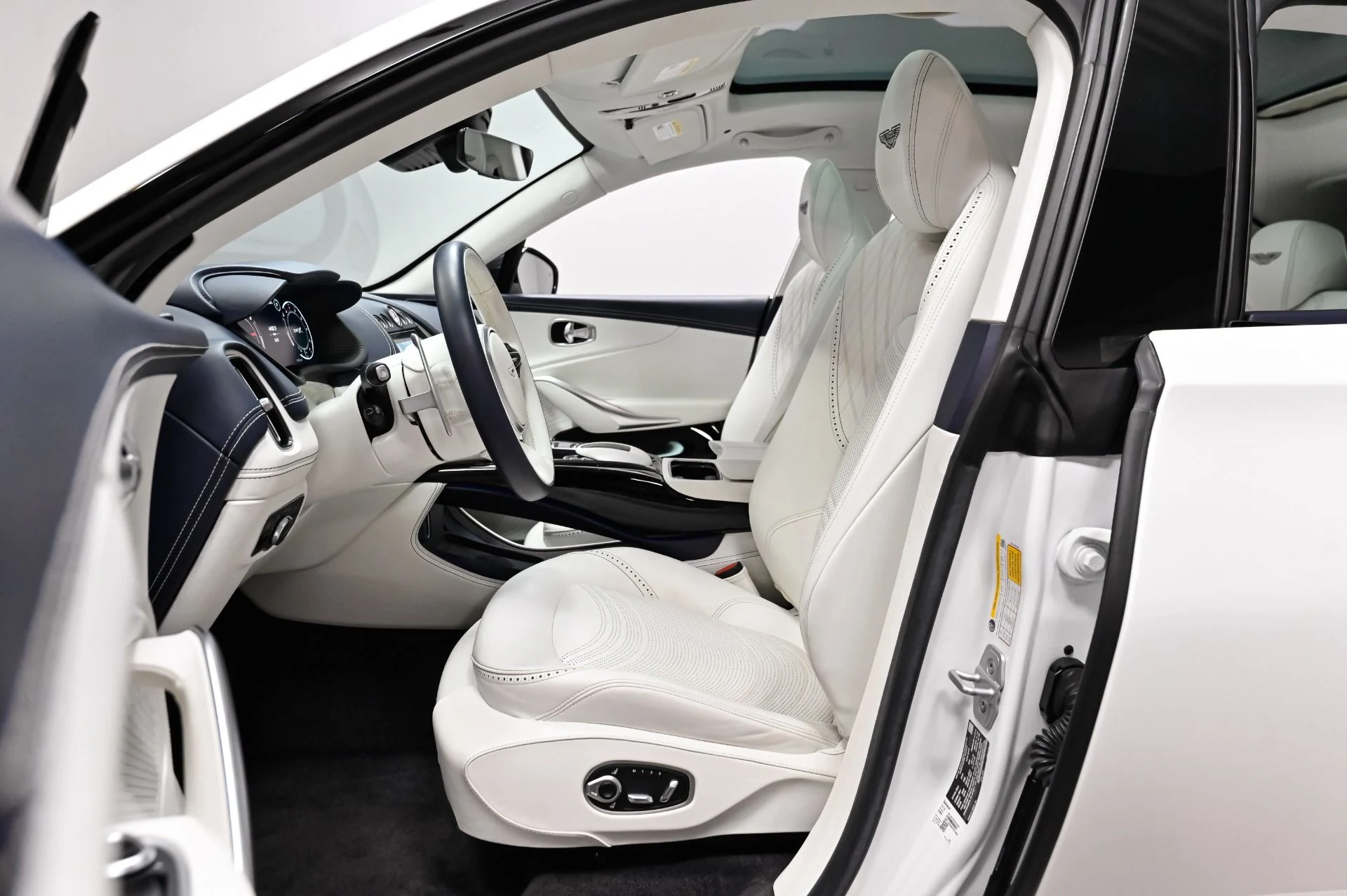 mph004_4023654476_Used_2023_Aston_Martin_DBX_707_1791313459_99eeddc06c