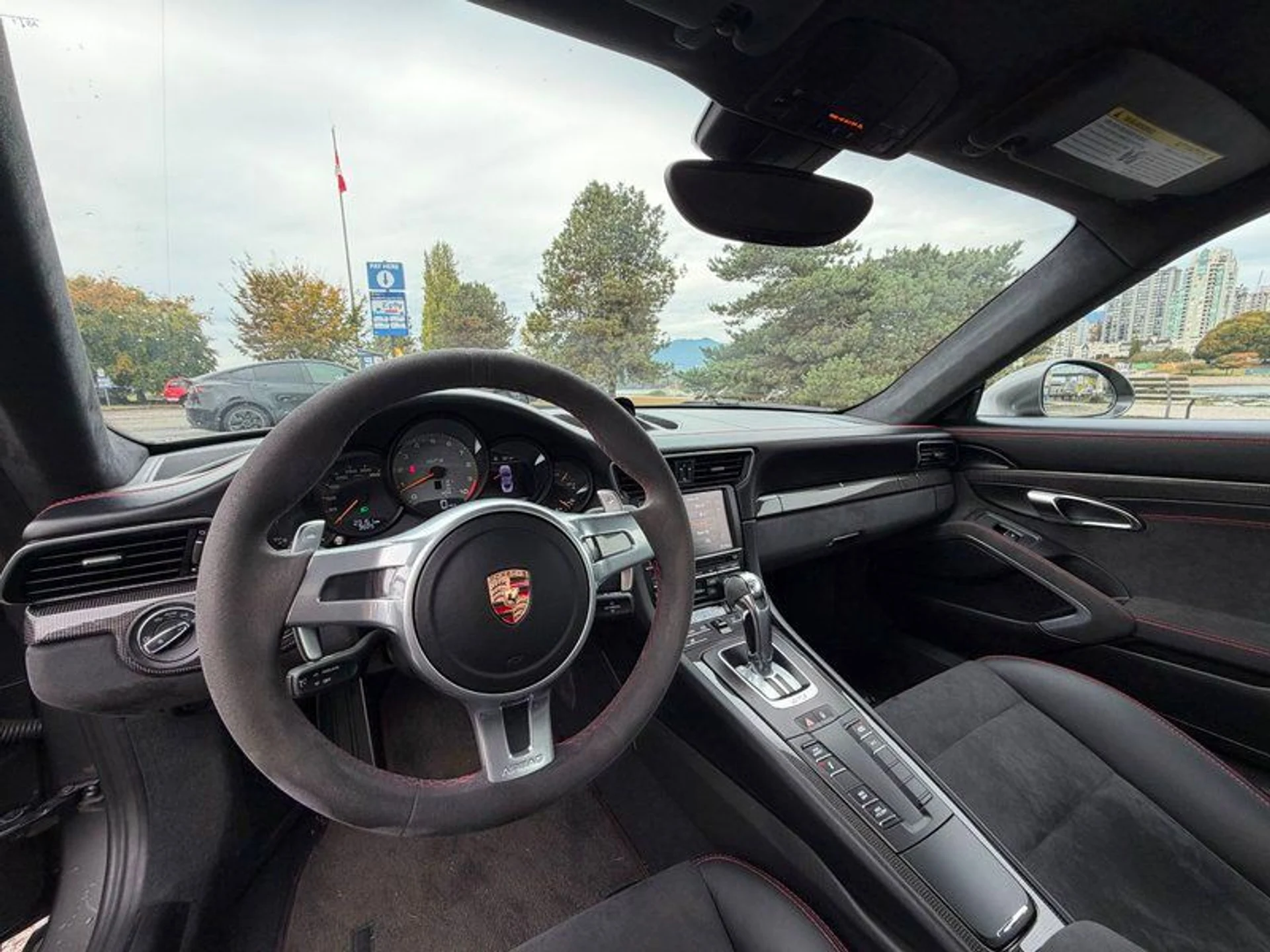 mph004_4024923168_39332763_08869_2015_porsche_911_005_2306373c84