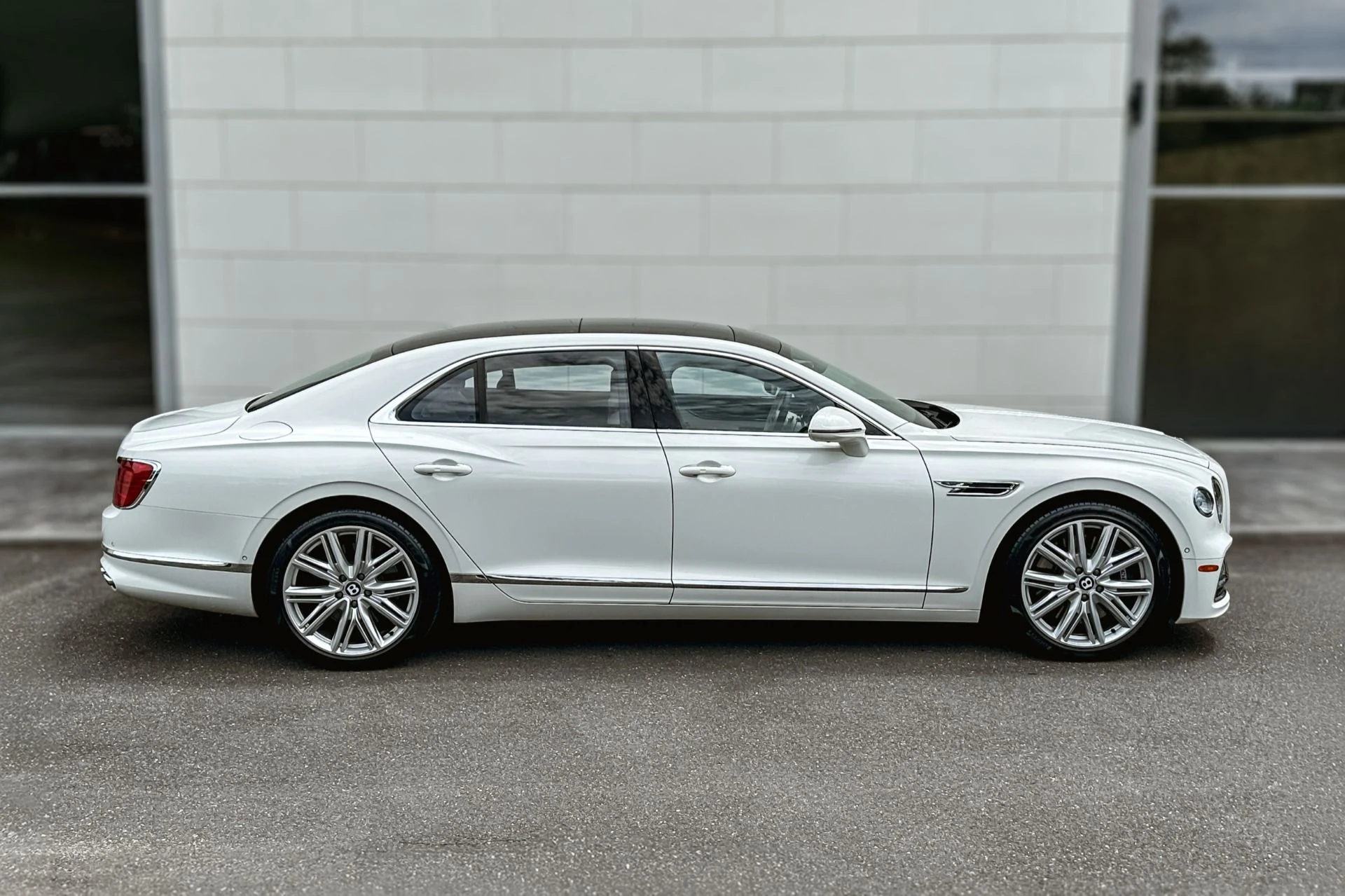 mph004_4031546706_Used_2023_Bentley_Flying_Spur_Hybrid_Hybrid_1782128898_8d6ff58983
