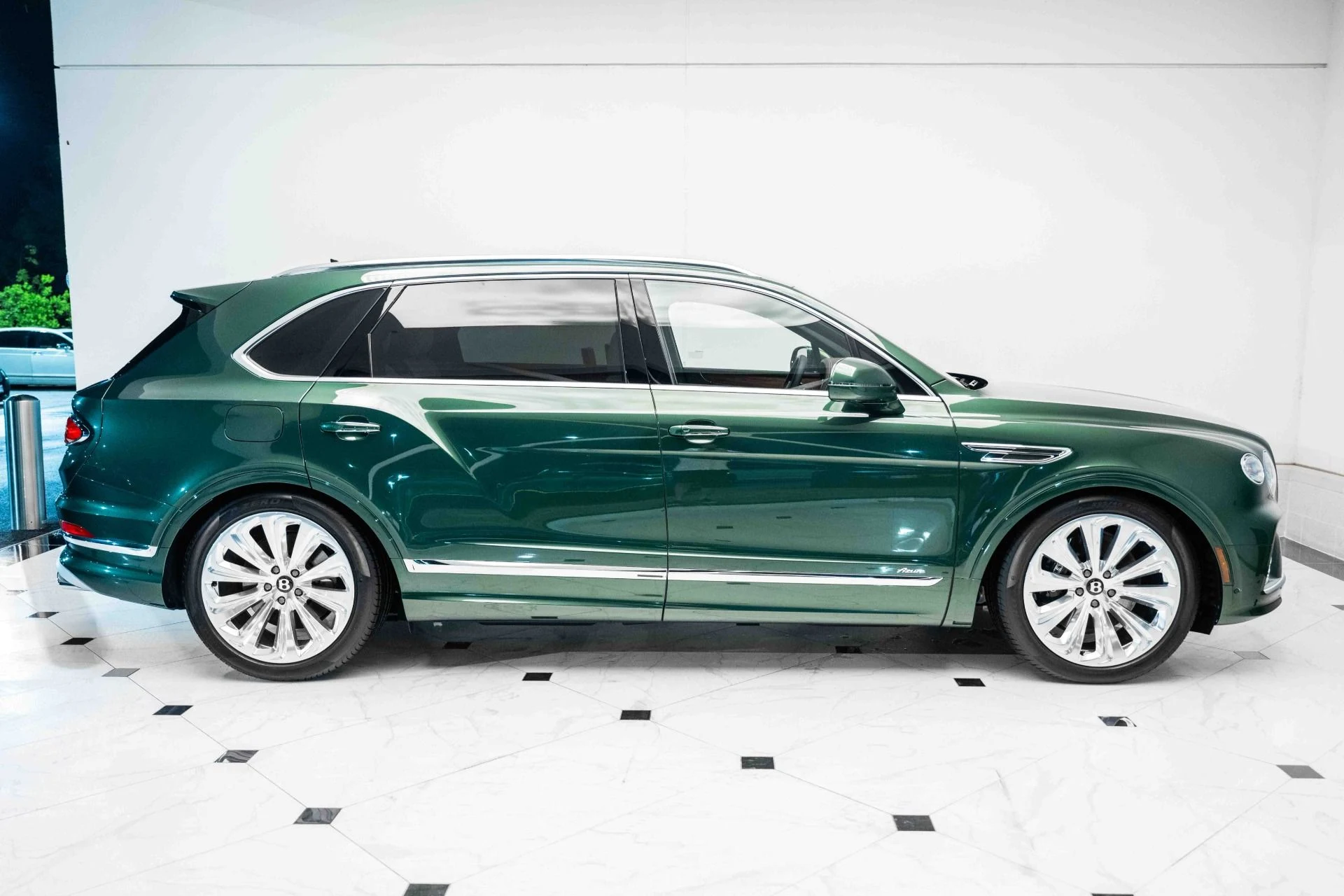 mph004_4038103300_Used_2023_Bentley_Bentayga_EWB_Azure_V8_1716827917_77e3028ec5
