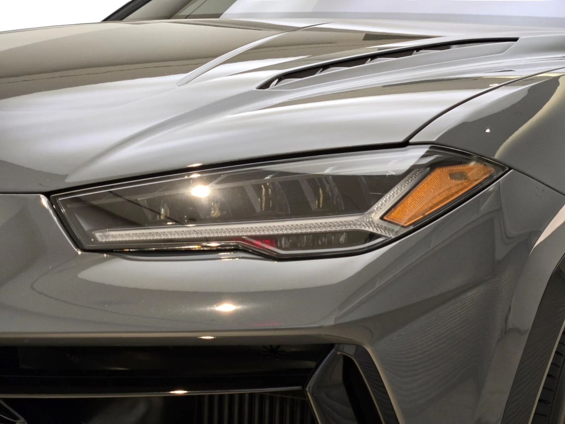 mph004_4038929599_Used_2023_Lamborghini_Urus_Performante_1777095801_ba2bd24737