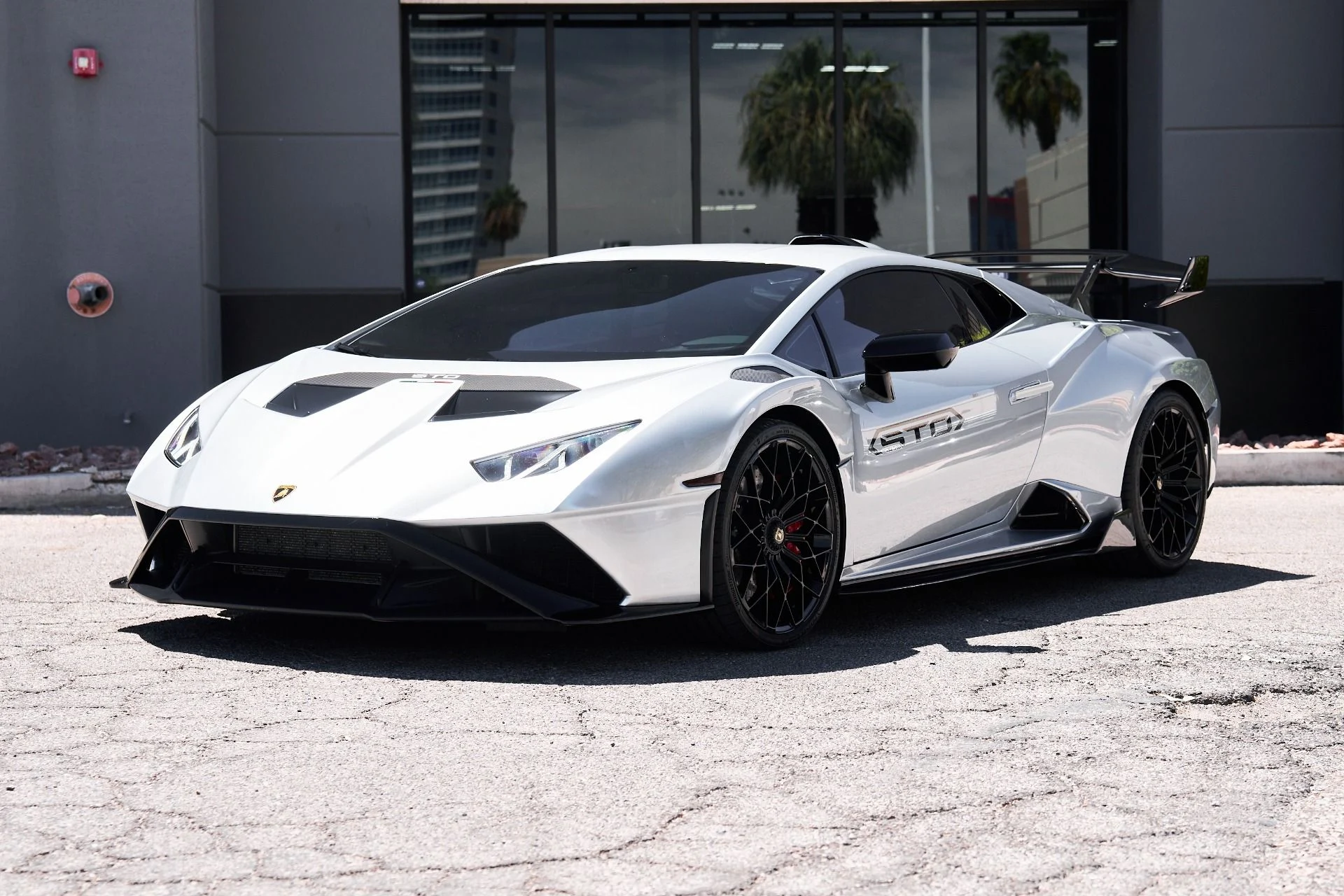 mph004_404995193_Used_2023_Lamborghini_Huracan_STO_Base_1754673404_06e57831d5