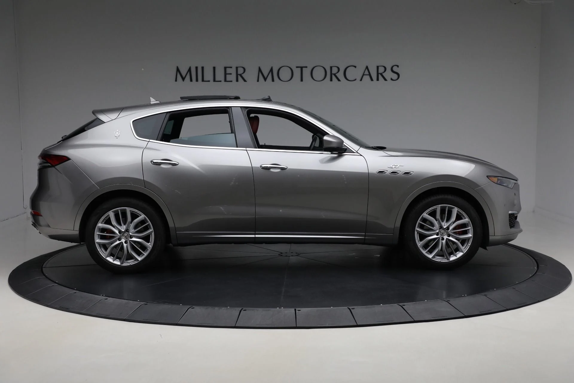 mph004_4050097671_Used_2022_Maserati_Levante_GT_d777a4d260