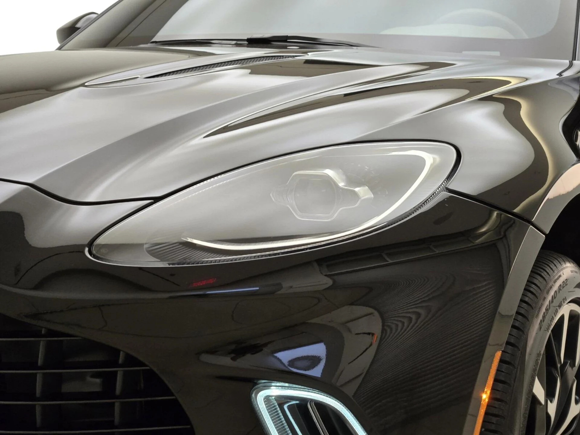 mph004_4050559693_Used_2021_Aston_Martin_DBX_1755328498_582c672da9