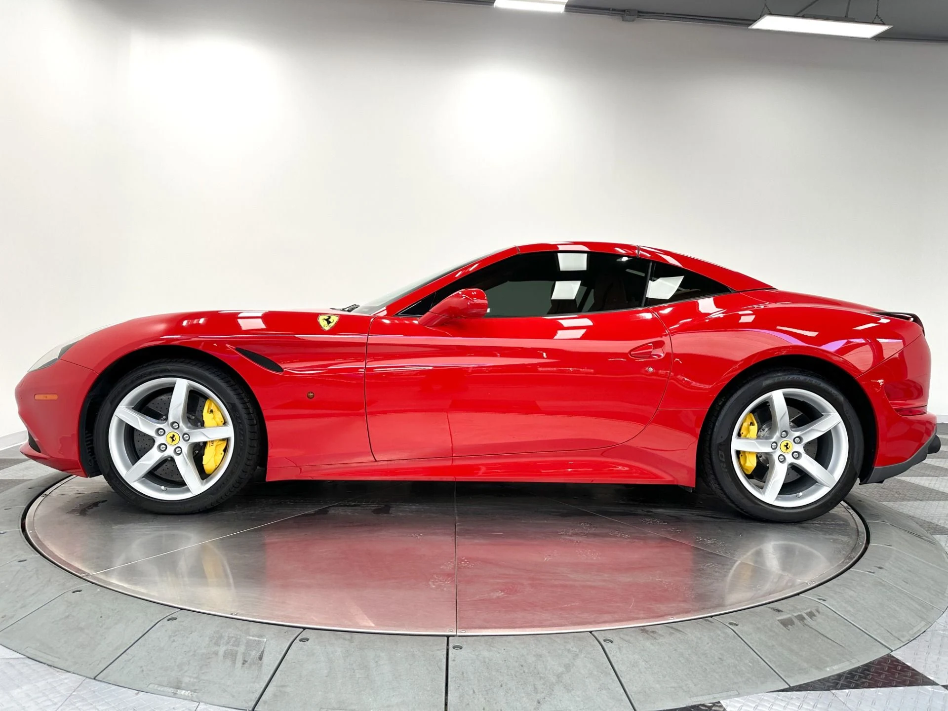 mph004_4059418204_Used_2017_Ferrari_California_T_Handling_Speciale_Extended_Cuoio_leather_1771366047_ea345c0e48