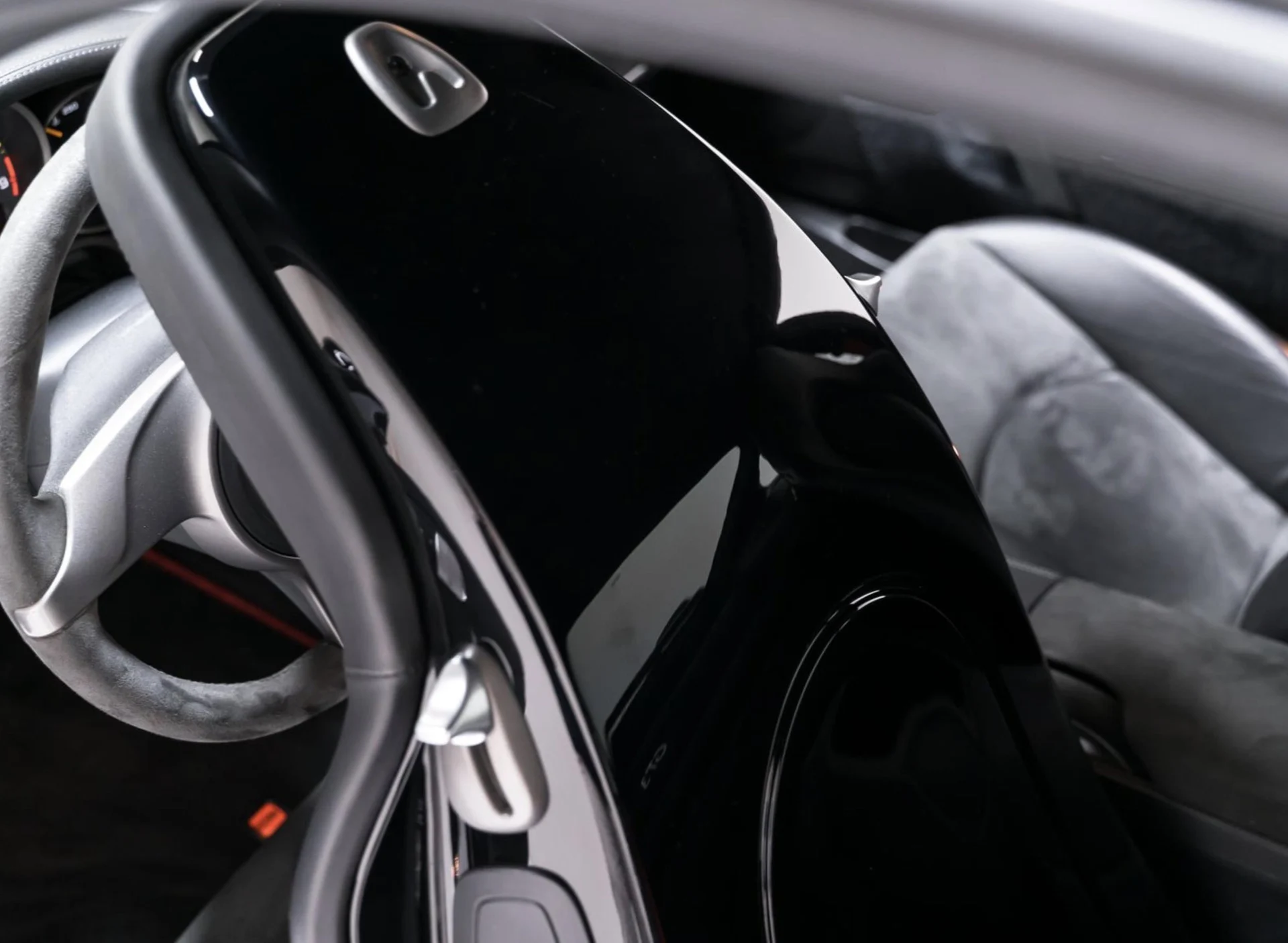 mph004_407031215_4f7f7dd806509f19a800e9160b47bb91x_e9262a4169