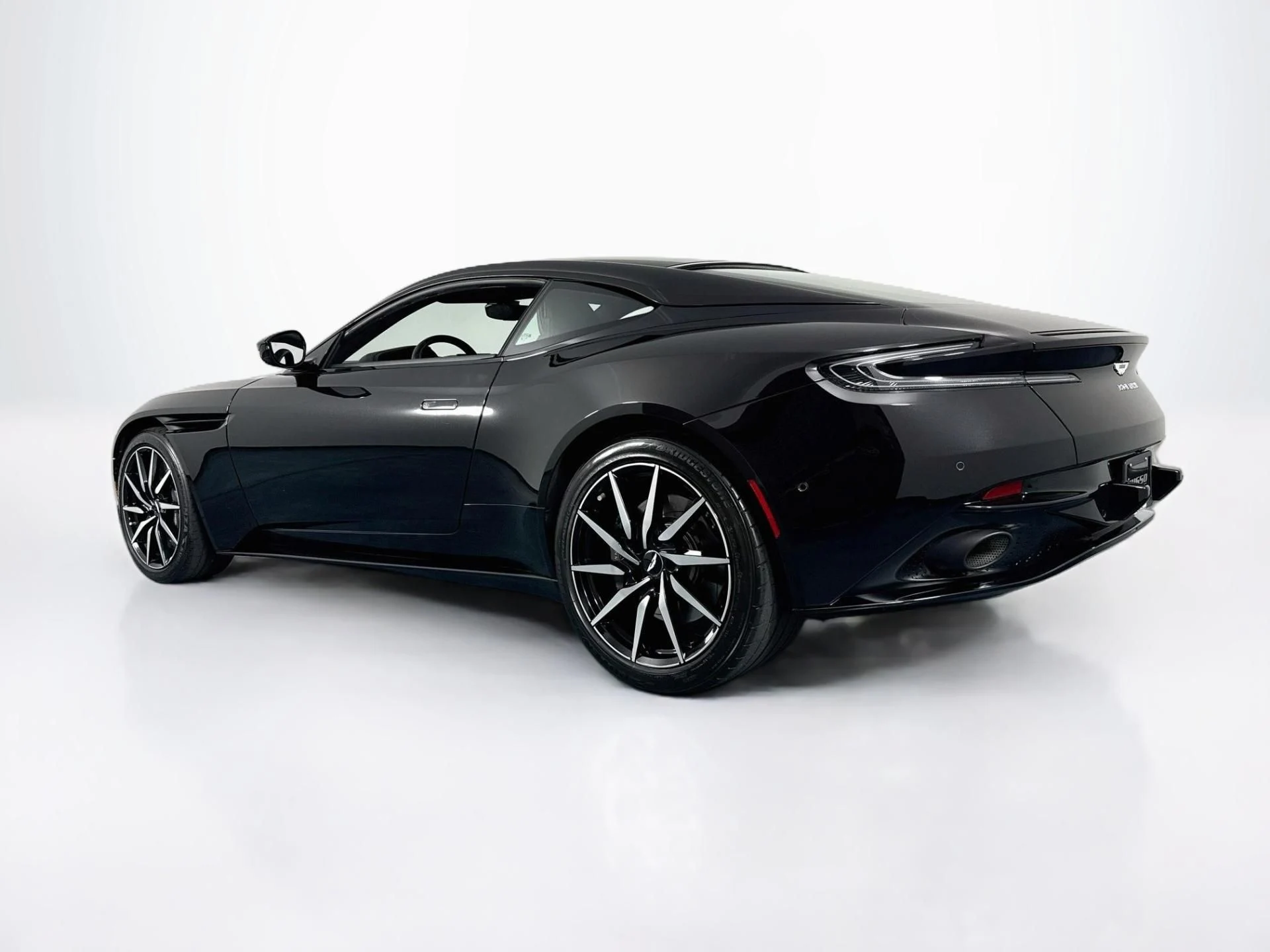 mph004_4077976262_Used_2020_Aston_Martin_DB_11_V8_1787344153_172d1d78c1