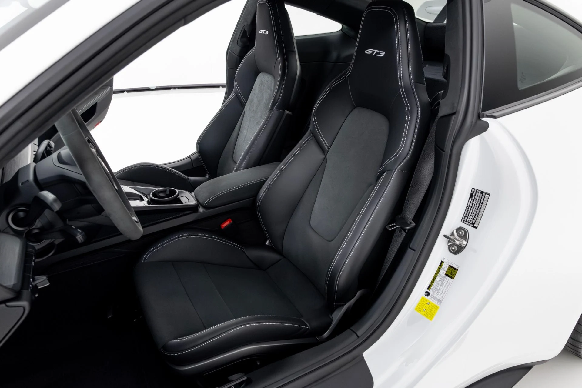 mph004_4085095641_Used_2025_Porsche_911_GT_3_1765820536_5f509f0d18