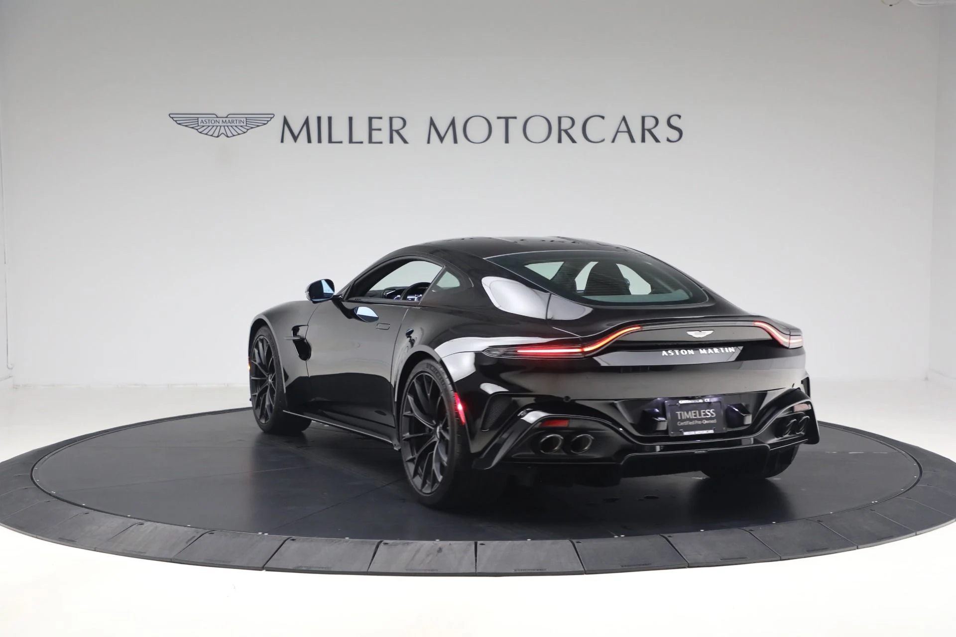 mph004_4095071095_Used_2025_Aston_Martin_Vantage_1790186277_26692c62ec