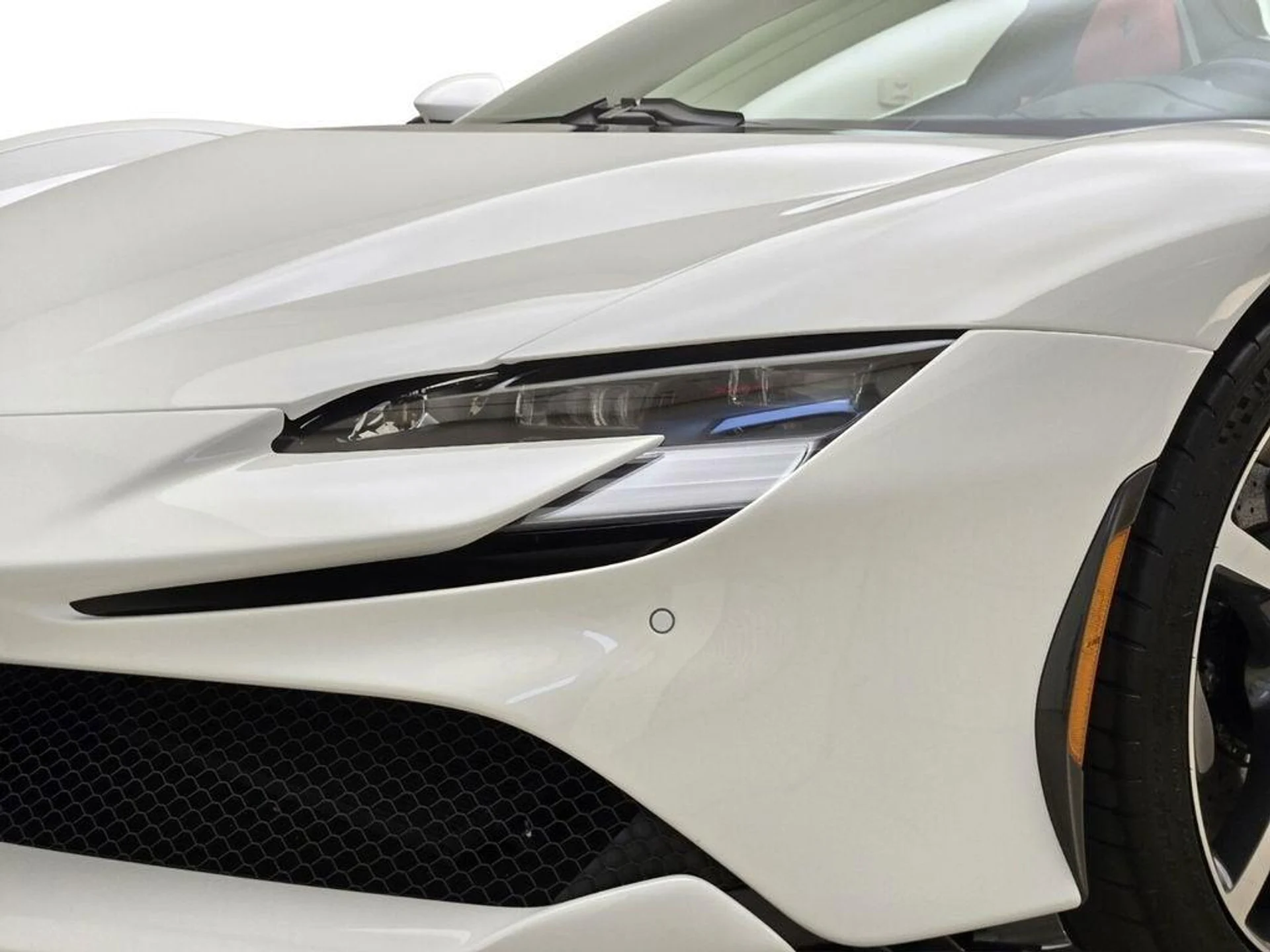 mph004_4122369298_Used_2023_Ferrari_SF_90_Spider_1775896780_23dc0ca52f