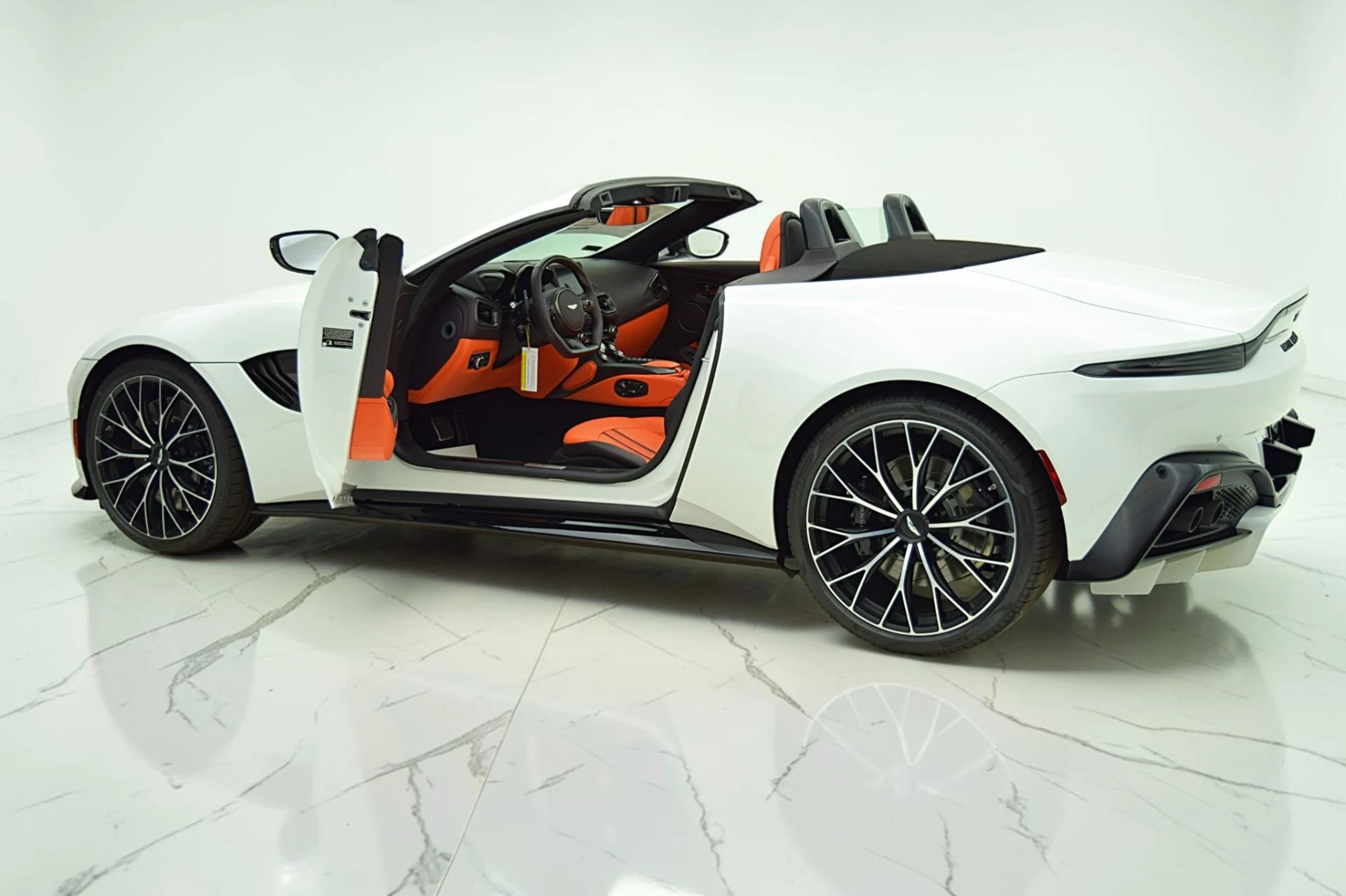 mph004_4127430567_Used_2023_Aston_Martin_Vantage_Roadster_b4f9768711