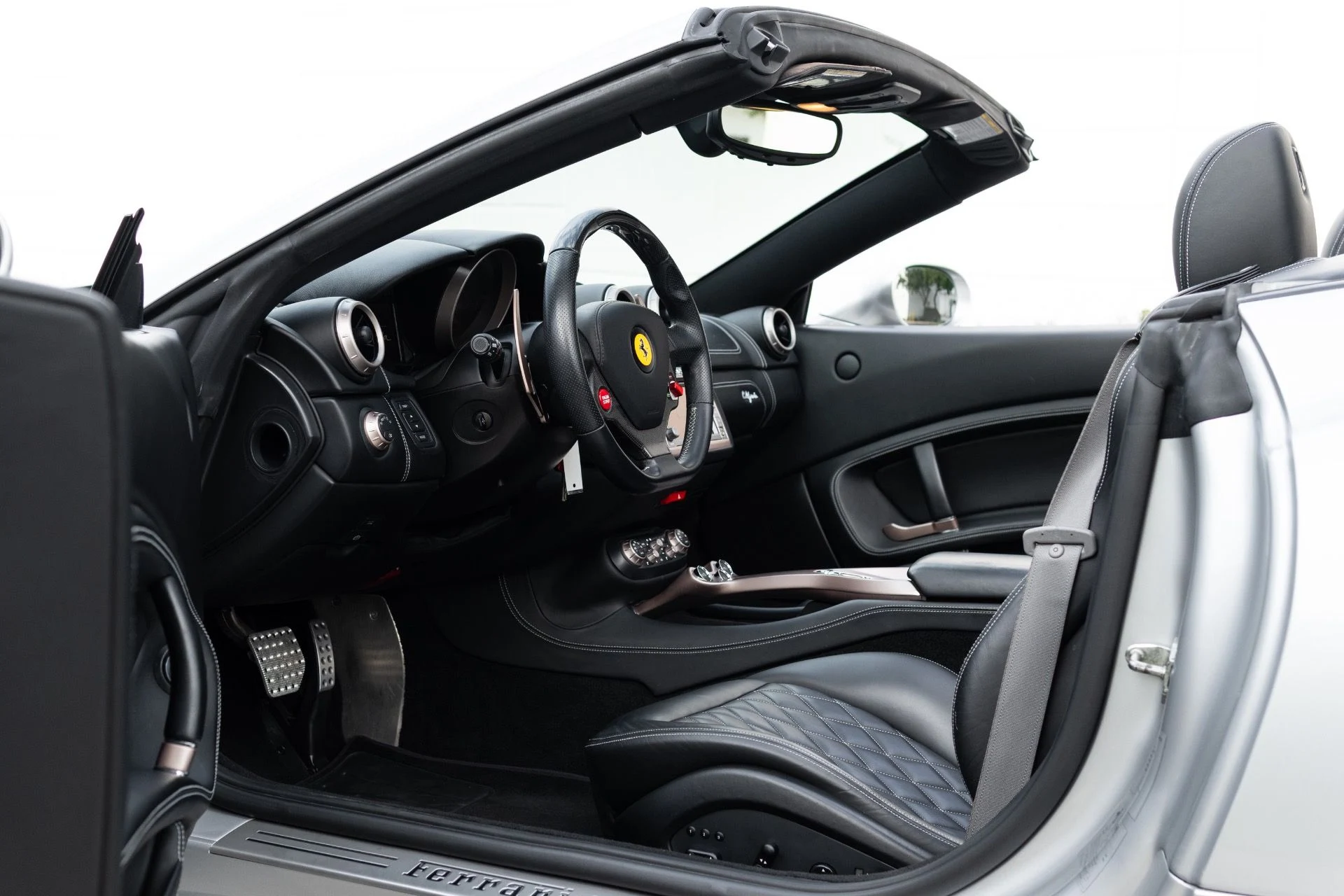 mph004_4127516725_Used_2014_Ferrari_California_1774924910_e4e0cfbd63