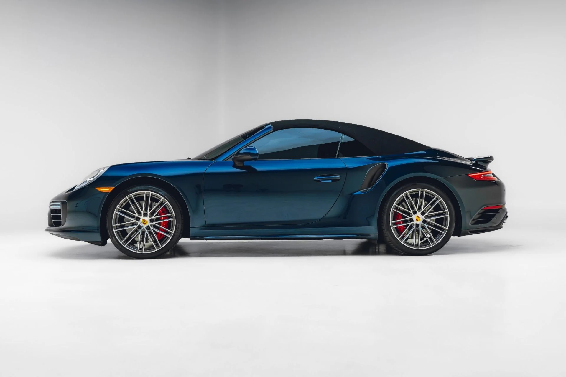 mph004_4130782791_Used_2019_Porsche_911_Turbo_1781652836_99df37a29c