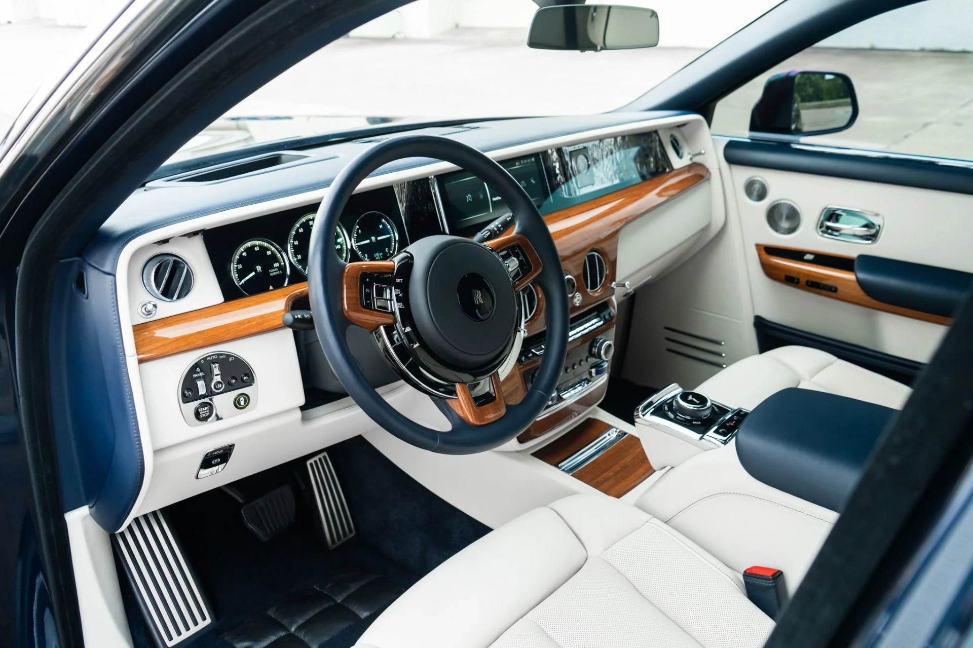 mph004_4134534641_Used_2022_Rolls_Royce_Phantom_1778012232_14838937be