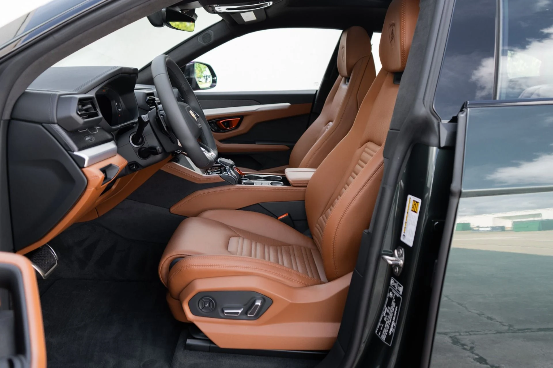 mph004_4150944973_Used_2025_Lamborghini_Urus_SE_1758739816_46474fac8c