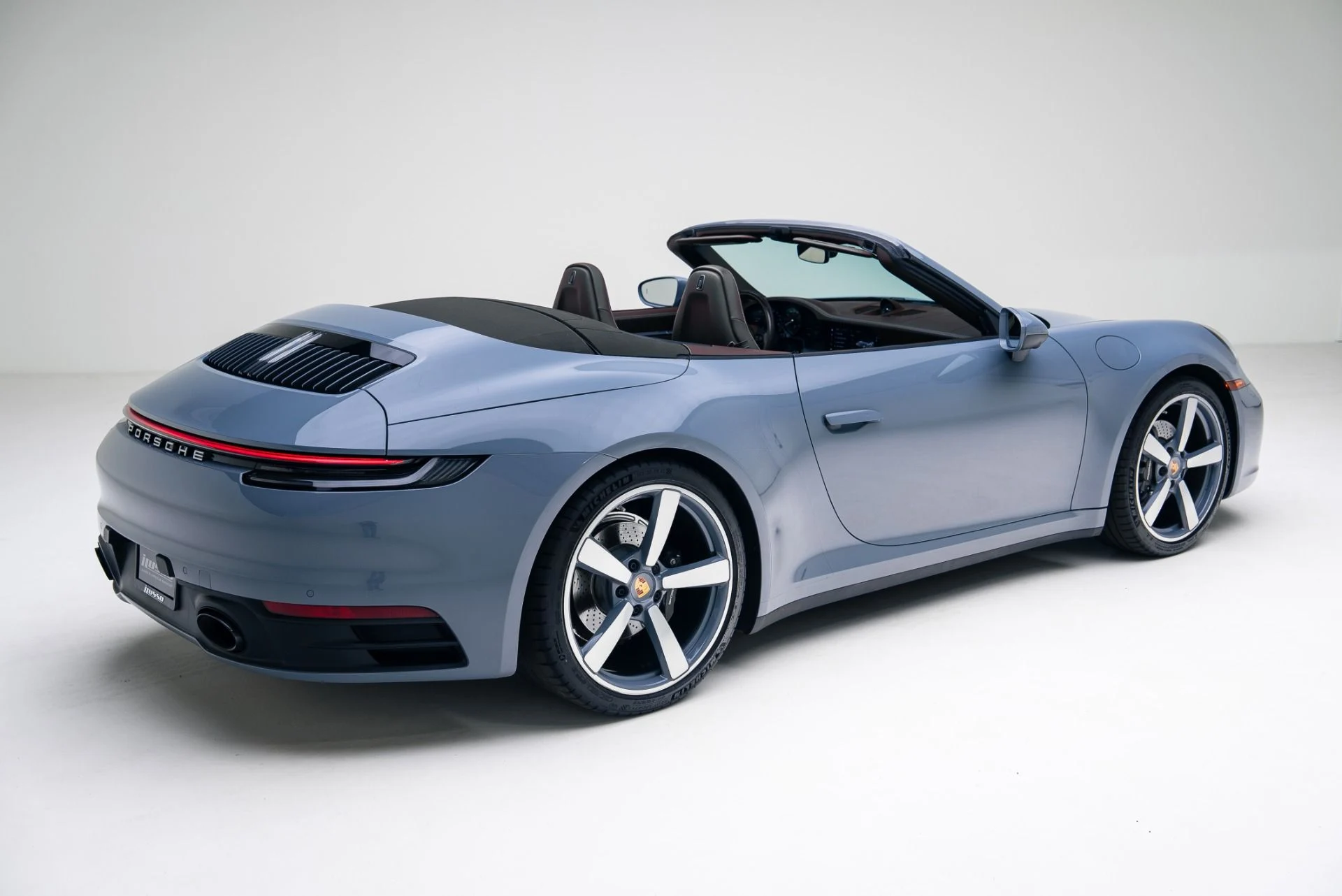 mph004_4151128490_Used_2024_Porsche_911_Carrera_1765496853_7d00ee1f6c