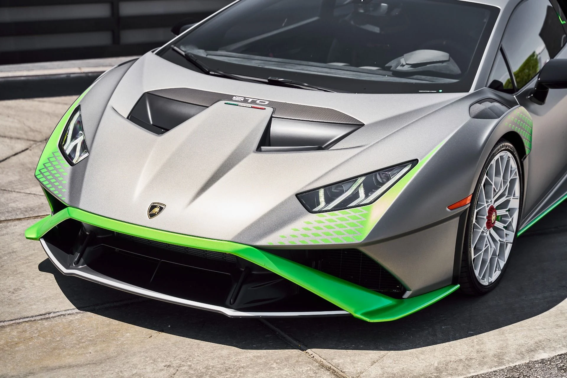 mph004_4172617543_Used_2023_Lamborghini_Huracan_STO_Base_1784576220_bc236f4f69