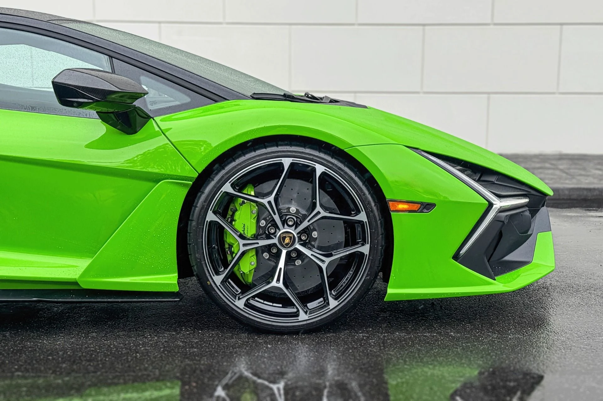 mph004_4174626793_Used_2025_Lamborghini_Revuelto_1755791055_408c1d4caa