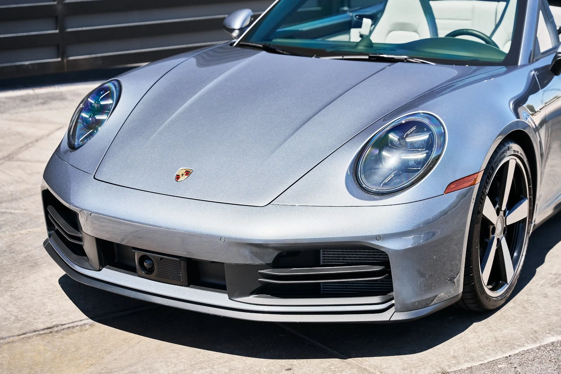 mph004_4185543762_Used_2025_Porsche_911_Carrera_1777504746_bdbdb44874