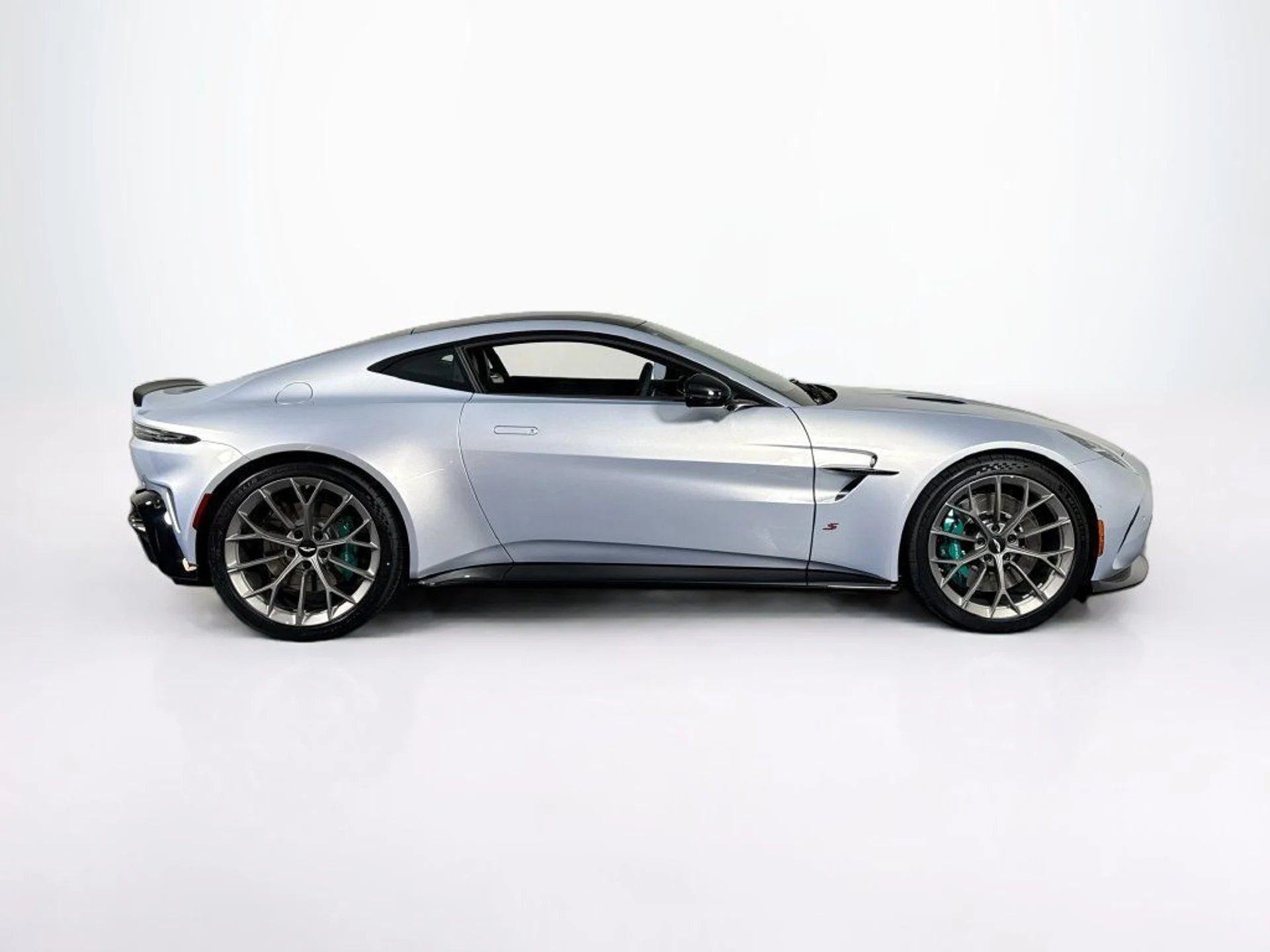 mph004_4193362521_new_2026_aston_martin_vantage_scoupe_11350_23082936_6_1024_e72ccbaad3