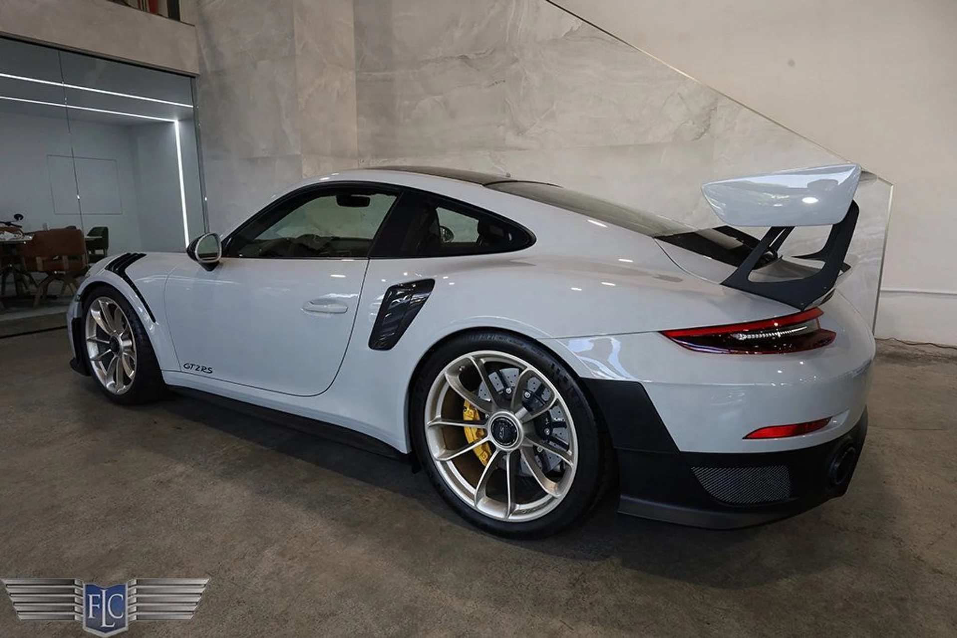 mph004_4204515370_used_2018_porsche_911_gt2rsweissach_9689_22986338_5_1024_2c9fe03250