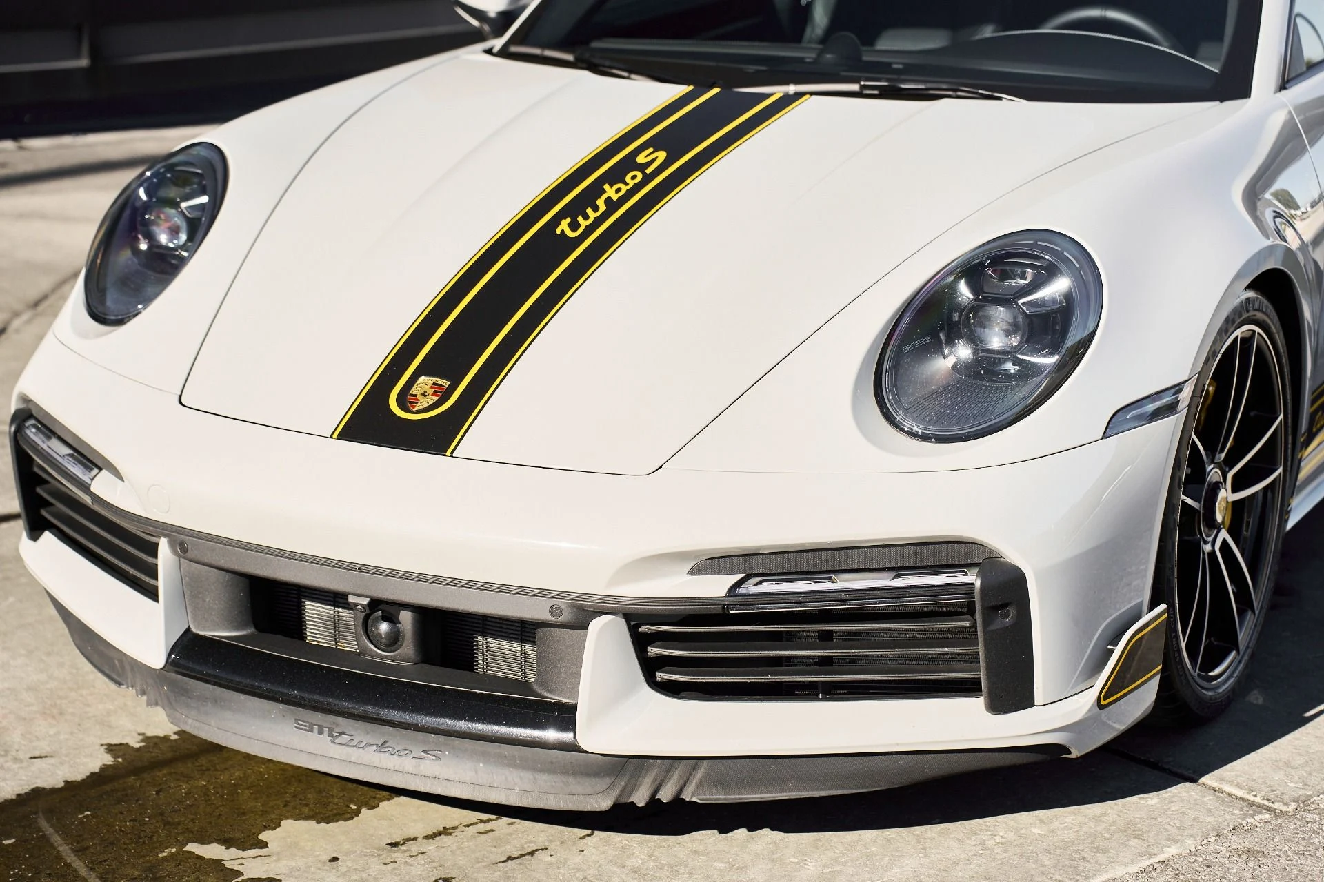 mph004_4205919495_Used_2021_Porsche_911_Turbo_S_1765592896_10eece7b47