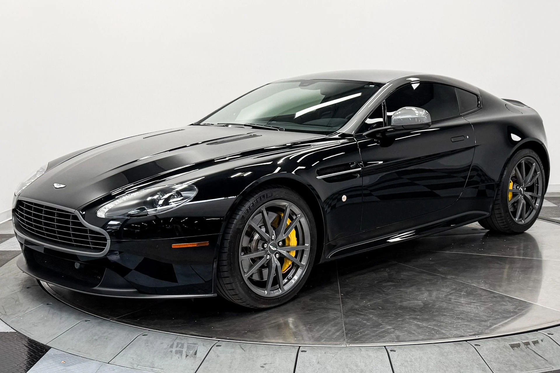 mph004_4212613743_Used_2015_Aston_Martin_V8_Vantage_GT_6_Speed_Manual_Two_Tone_Bodywork_1782240844_72e5110897