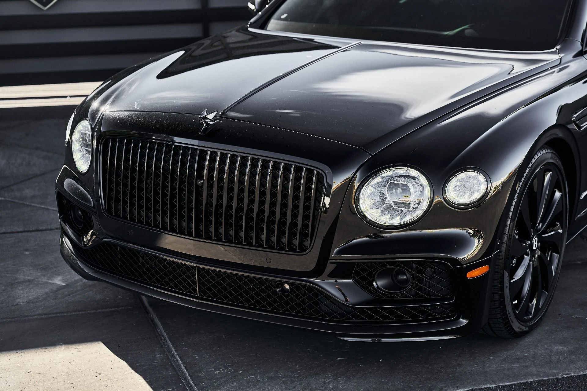 mph004_4222806171_Used_2023_Bentley_Flying_Spur_V8_1789628045_36ede47a96