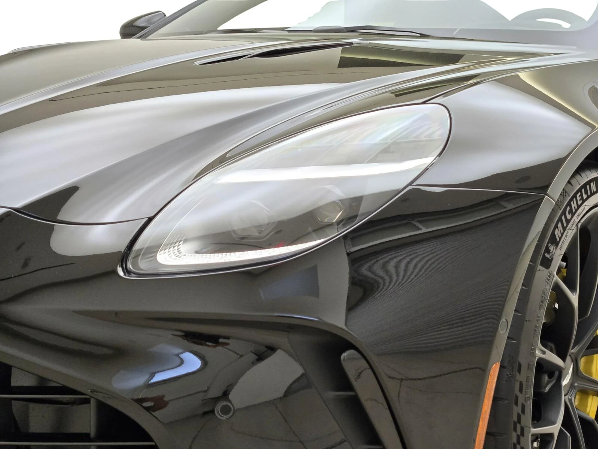 mph004_4243634725_New_2026_Aston_Martin_Vantage_S_1775539071_fa8b5f683a