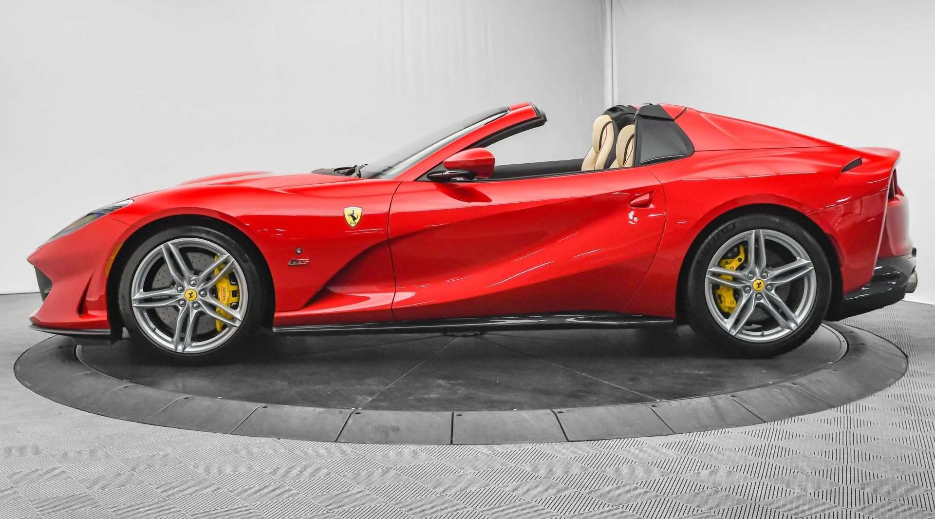 mph004_4244829392_Used_2022_Ferrari_812_GTS_1752652106_cbd7181be9