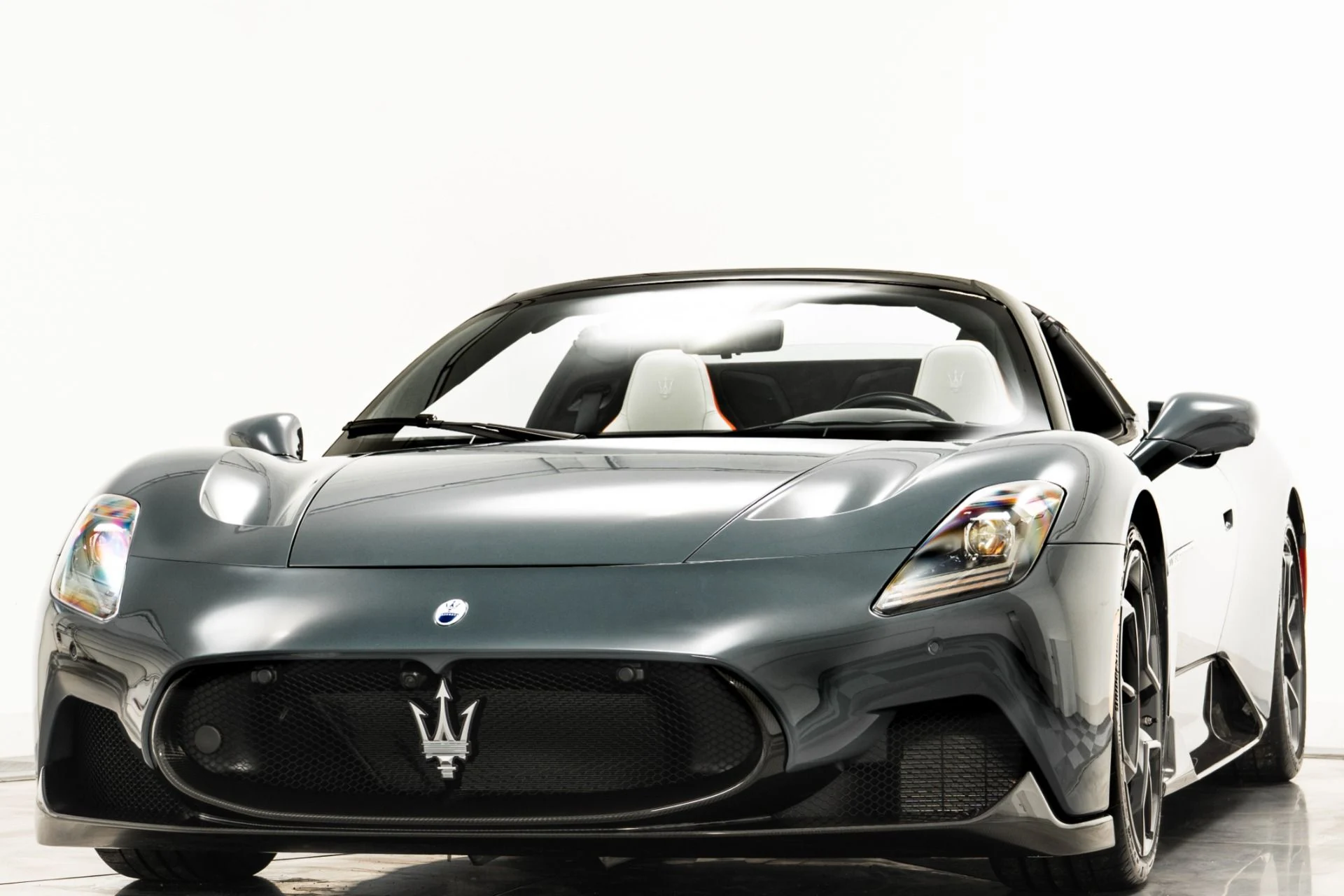 mph004_4249705172_Used_2023_Maserati_MC_20_Cielo_1755620667_2b294217e4