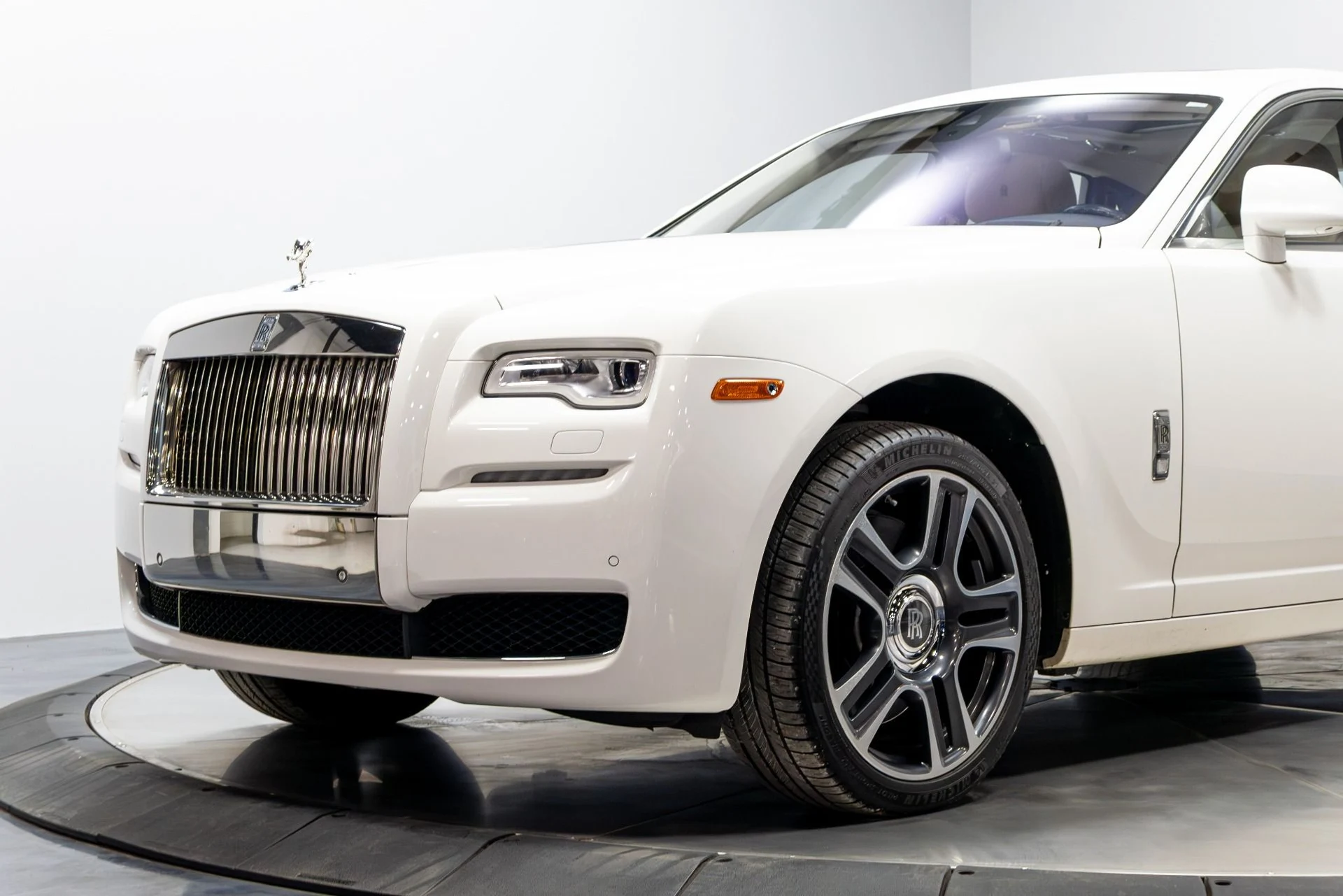 mph004_4253477658_Used_2017_Rolls_Royce_Ghost_1774888920_8832aab346